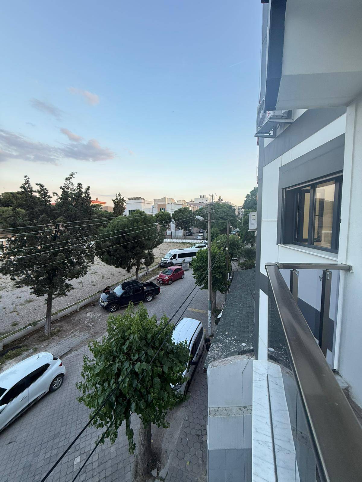 CUMHURİYET MAHALLESİ ŞEHRİN MERKEZİNDE CADDE ÜZERİ SATILIK 3+1 DAİRE