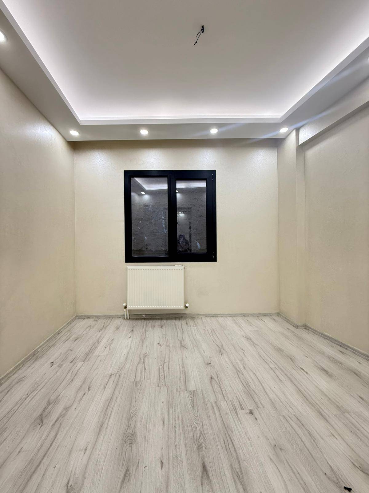 CUMHURİYET MAHALLESİ ŞEHRİN MERKEZİNDE CADDE ÜZERİ SATILIK 3+1 DAİRE