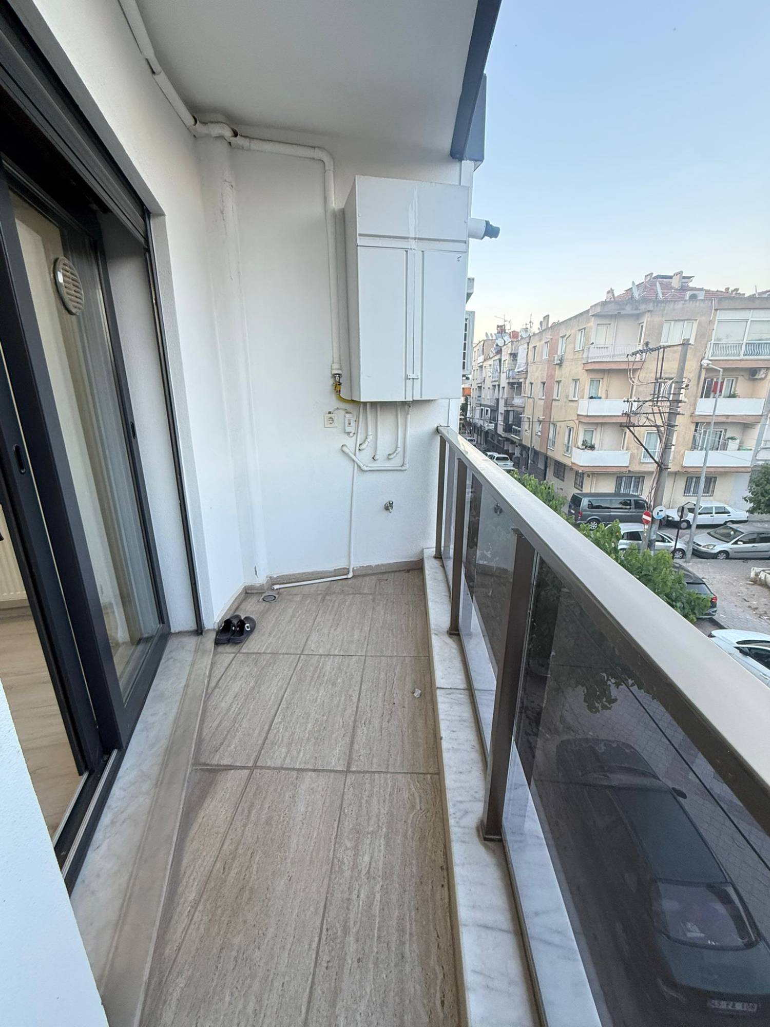 CUMHURİYET MAHALLESİ ŞEHRİN MERKEZİNDE CADDE ÜZERİ SATILIK 3+1 DAİRE