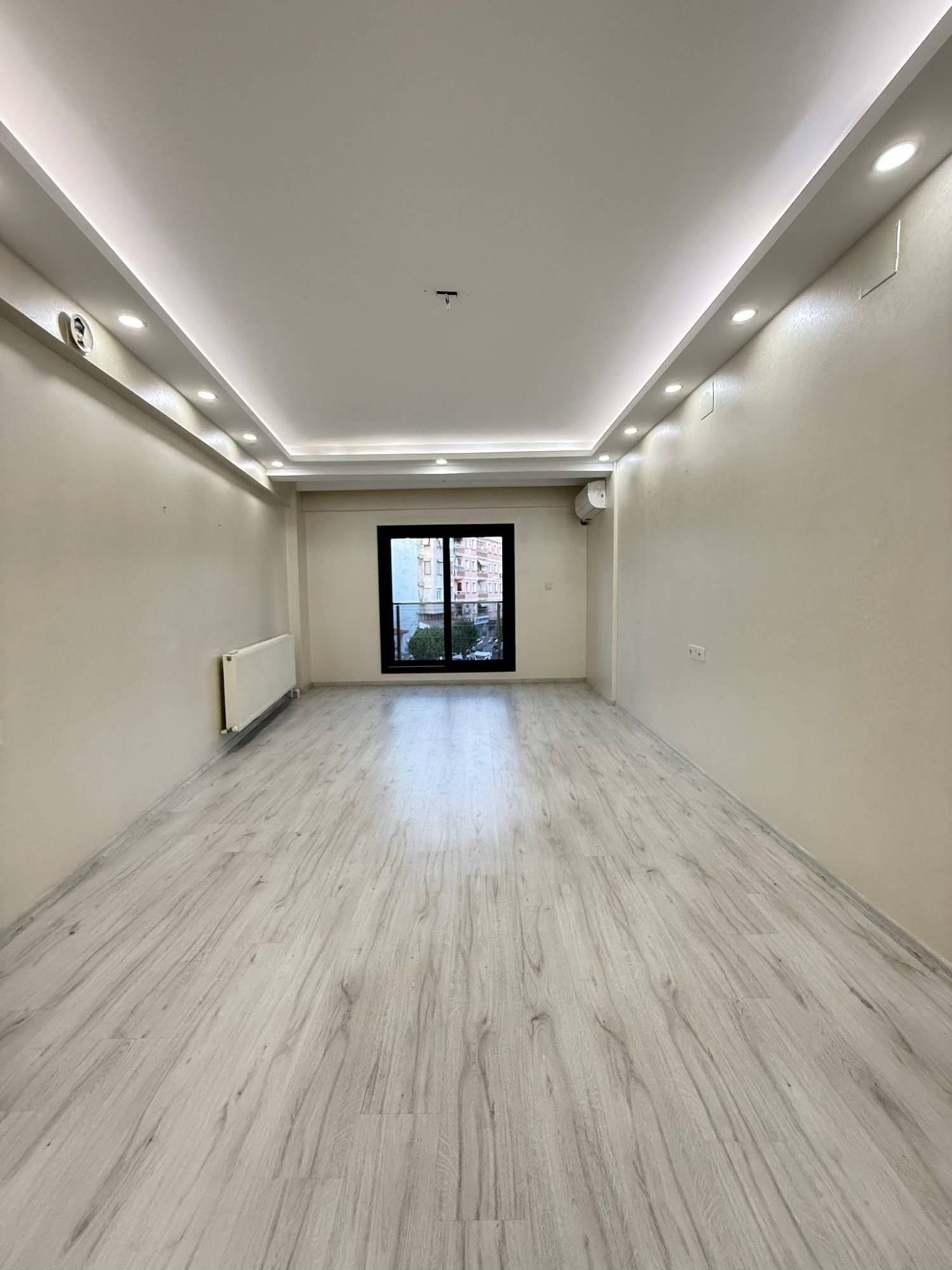 CUMHURİYET MAHALLESİ ŞEHRİN MERKEZİNDE CADDE ÜZERİ SATILIK 3+1 DAİRE