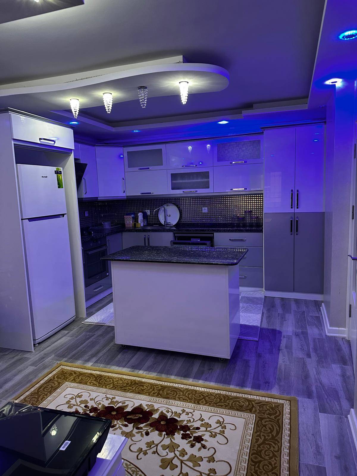 ACARLAR MAHALLESİ 3+1 EŞYALI KİRALIK DAİRE