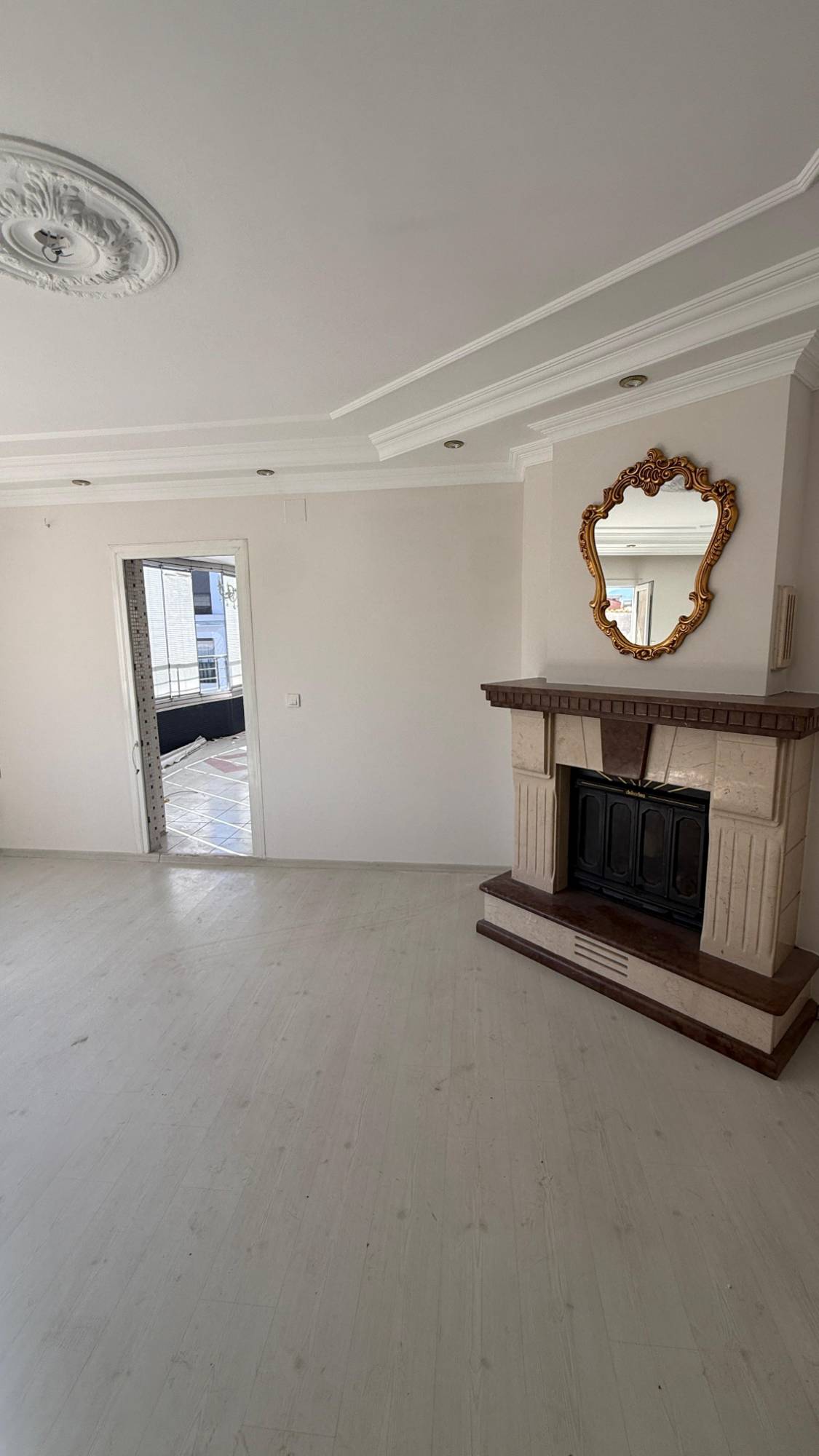 TURGUTLU KAFELER SOKAĞINDA ASANSÖRLÜ DOĞALGAZLI KİRALIK 4+1 DAİRE