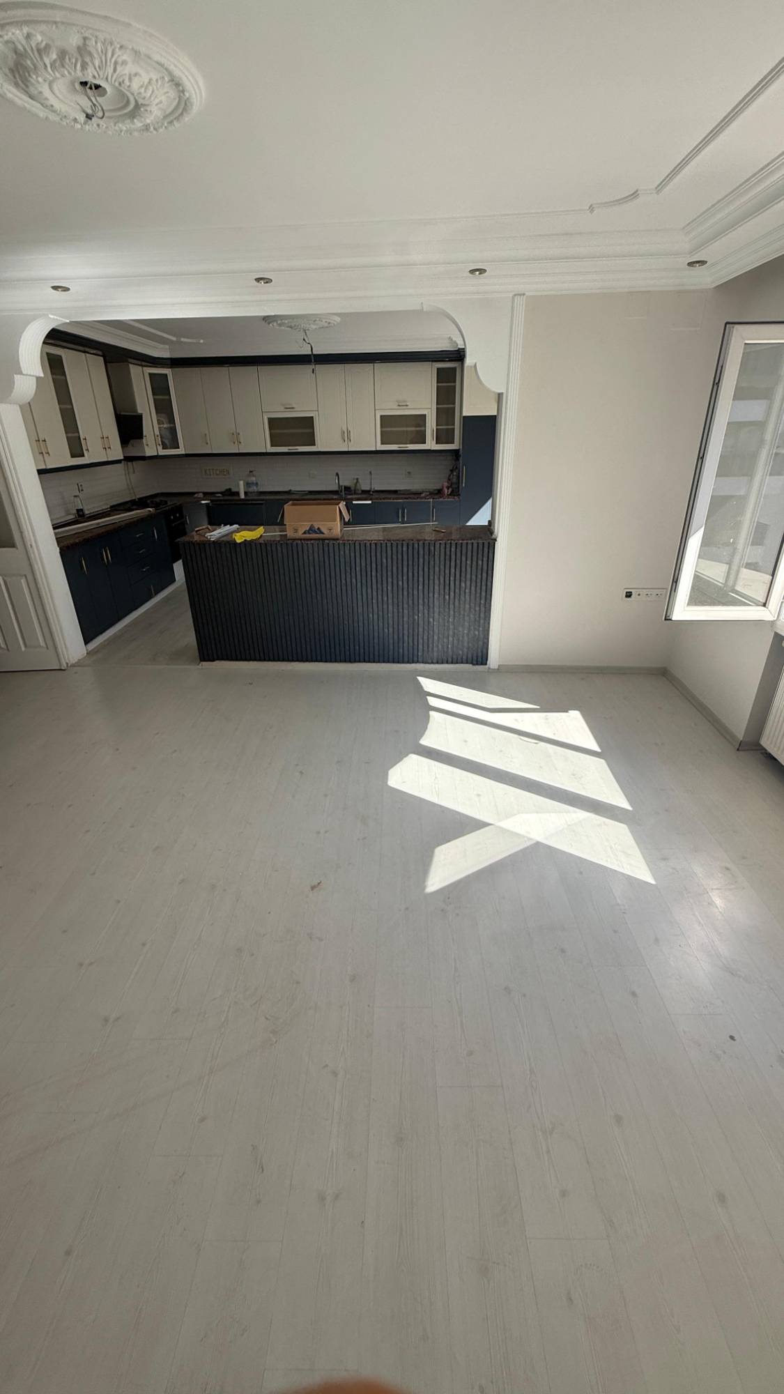 TURGUTLU KAFELER SOKAĞINDA ASANSÖRLÜ DOĞALGAZLI KİRALIK 4+1 DAİRE