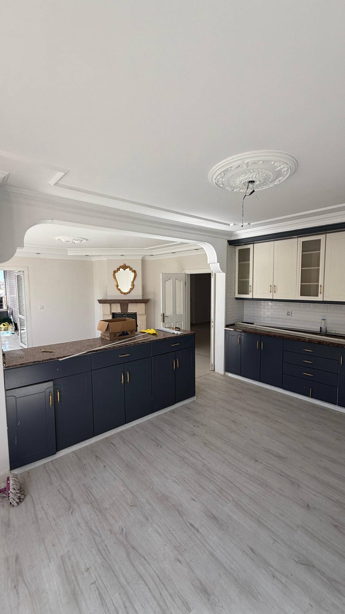 TURGUTLU KAFELER SOKAĞINDA ASANSÖRLÜ DOĞALGAZLI KİRALIK 4+1 DAİRE