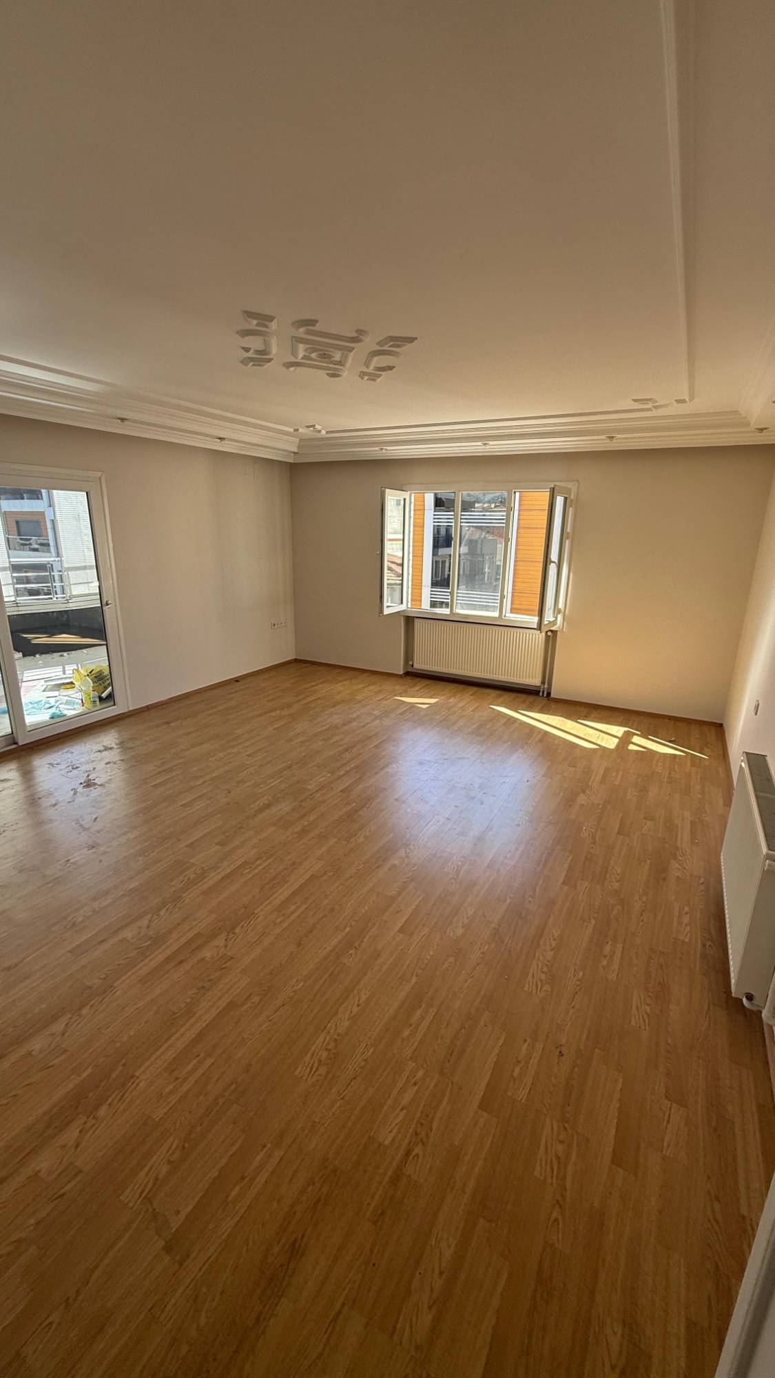 TURGUTLU KAFELER SOKAĞINDA ASANSÖRLÜ DOĞALGAZLI KİRALIK 4+1 DAİRE