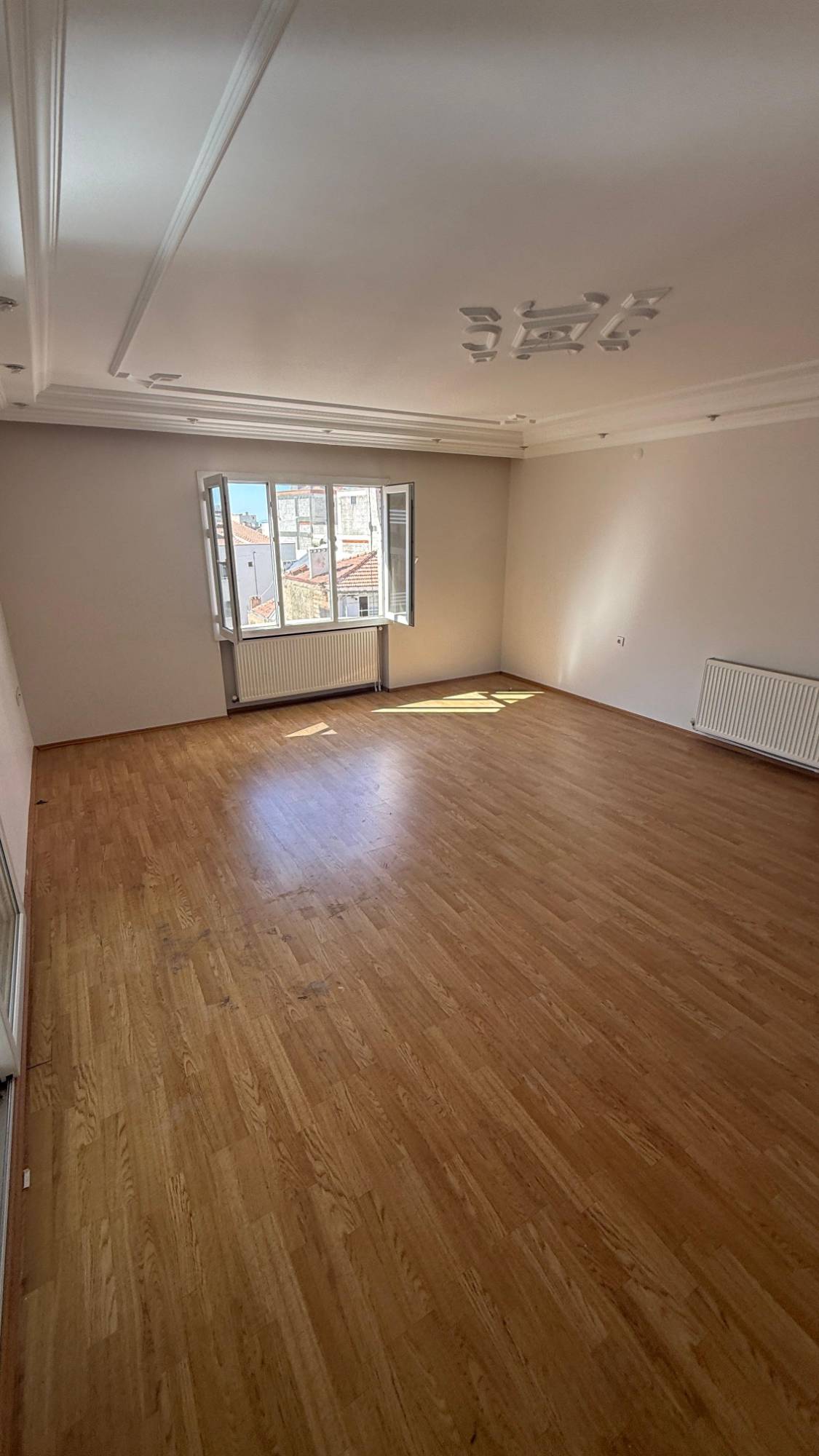 TURGUTLU KAFELER SOKAĞINDA ASANSÖRLÜ DOĞALGAZLI KİRALIK 4+1 DAİRE