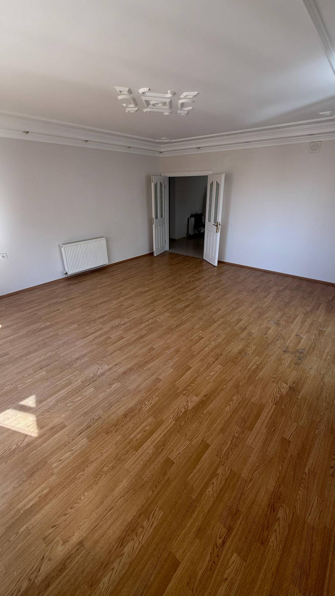 TURGUTLU KAFELER SOKAĞINDA ASANSÖRLÜ DOĞALGAZLI KİRALIK 4+1 DAİRE