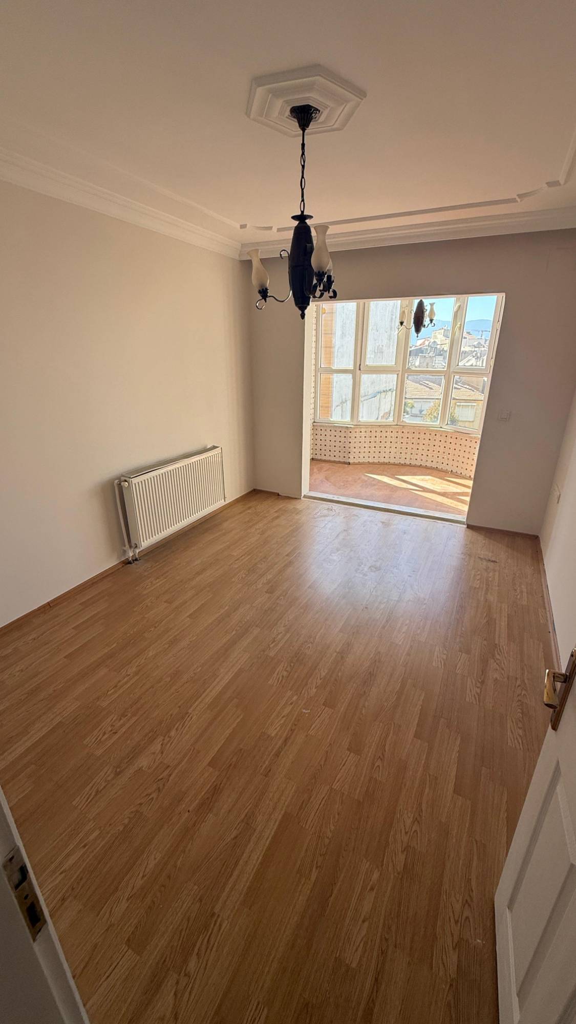 TURGUTLU KAFELER SOKAĞINDA ASANSÖRLÜ DOĞALGAZLI KİRALIK 4+1 DAİRE
