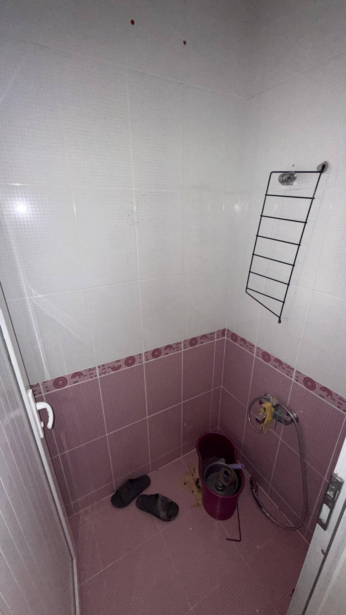 TURGUTLU KAFELER SOKAĞINDA ASANSÖRLÜ DOĞALGAZLI KİRALIK 4+1 DAİRE