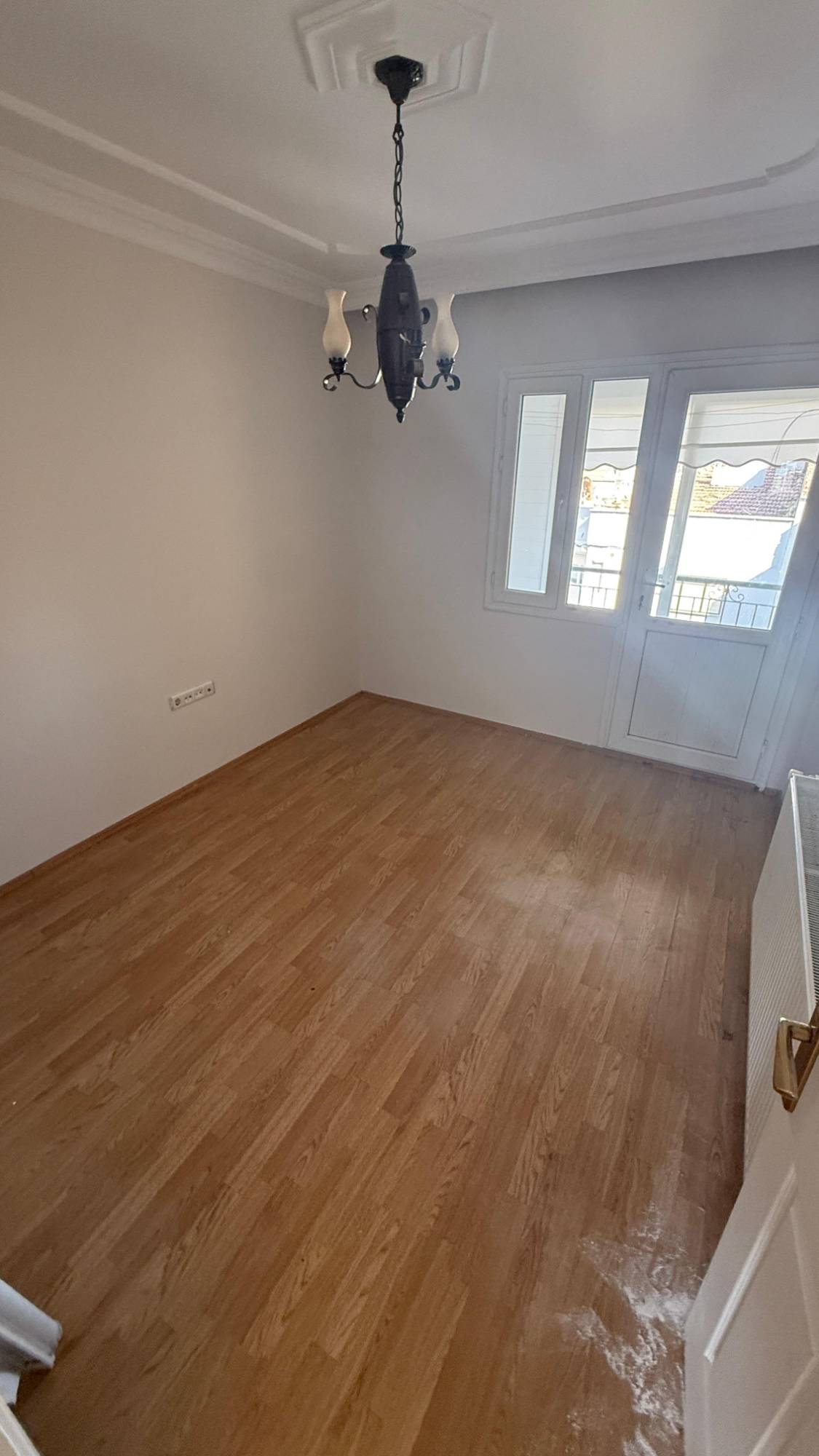 TURGUTLU KAFELER SOKAĞINDA ASANSÖRLÜ DOĞALGAZLI KİRALIK 4+1 DAİRE