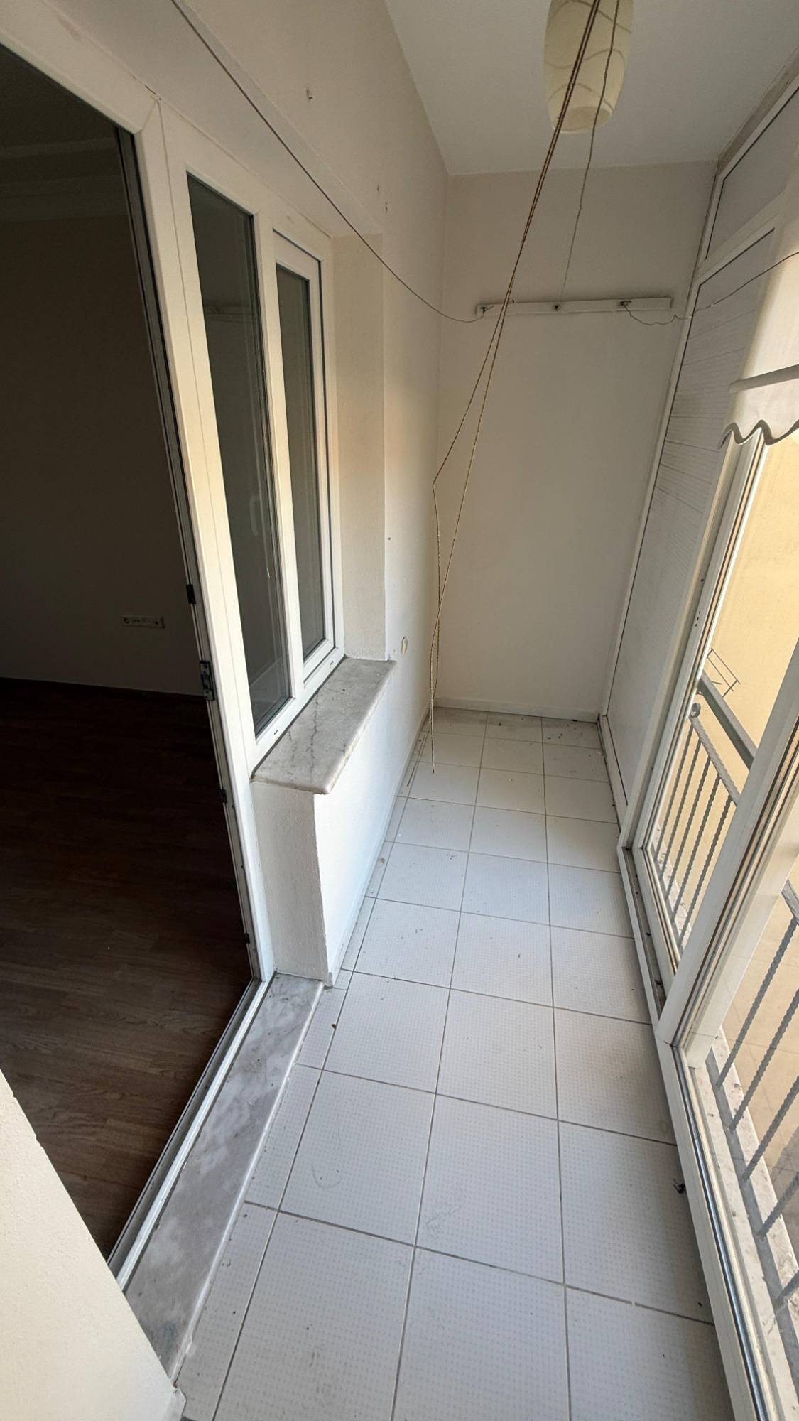 TURGUTLU KAFELER SOKAĞINDA ASANSÖRLÜ DOĞALGAZLI KİRALIK 4+1 DAİRE