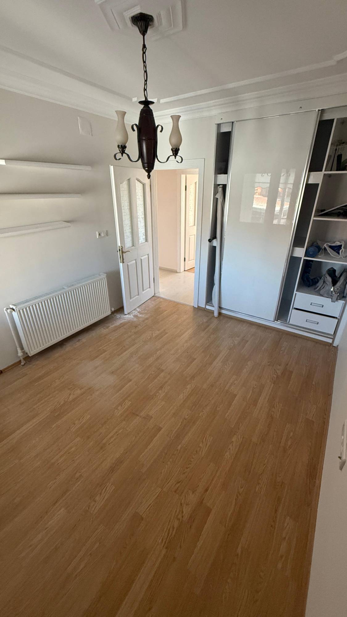 TURGUTLU KAFELER SOKAĞINDA ASANSÖRLÜ DOĞALGAZLI KİRALIK 4+1 DAİRE
