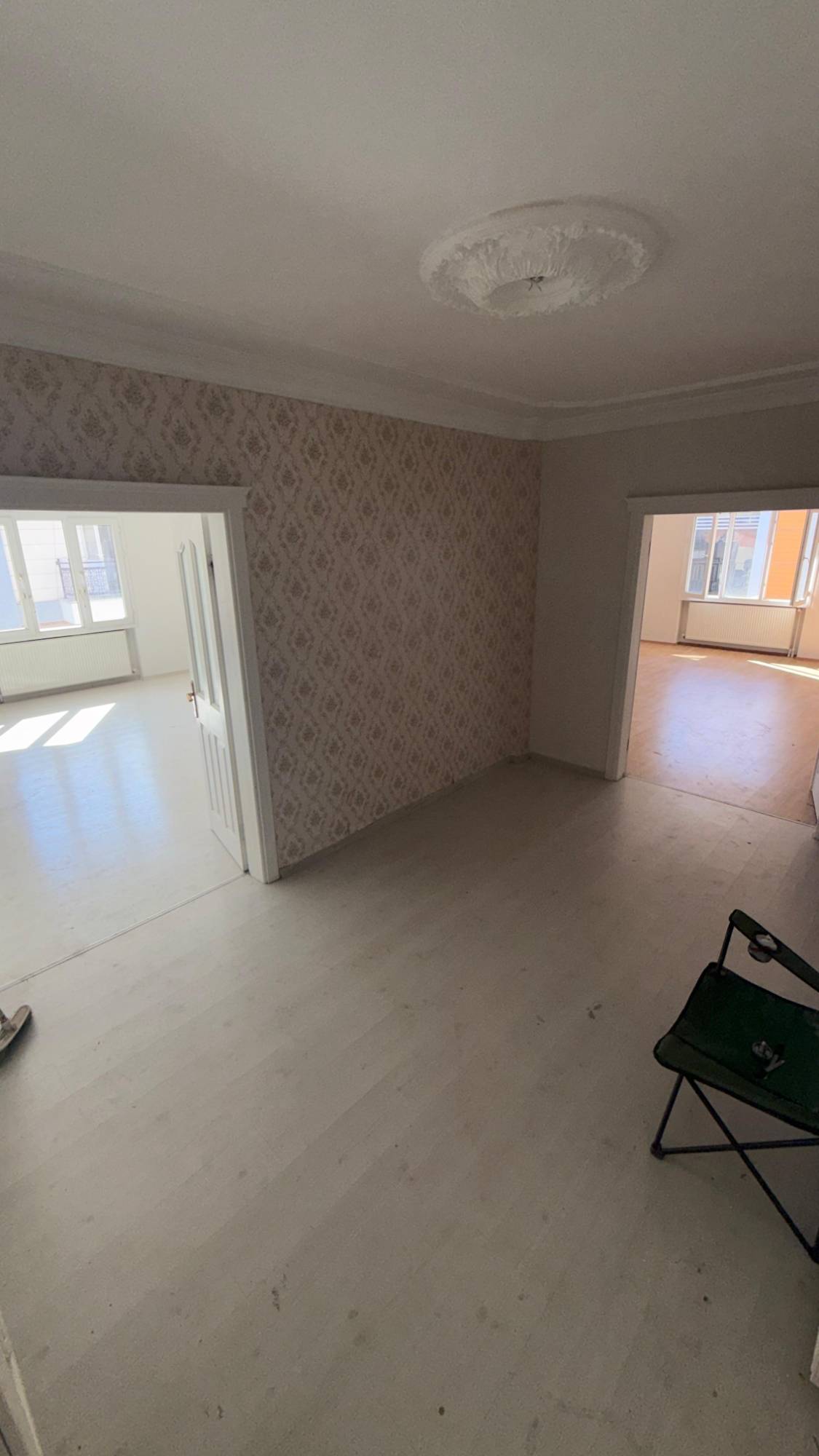TURGUTLU KAFELER SOKAĞINDA ASANSÖRLÜ DOĞALGAZLI KİRALIK 4+1 DAİRE