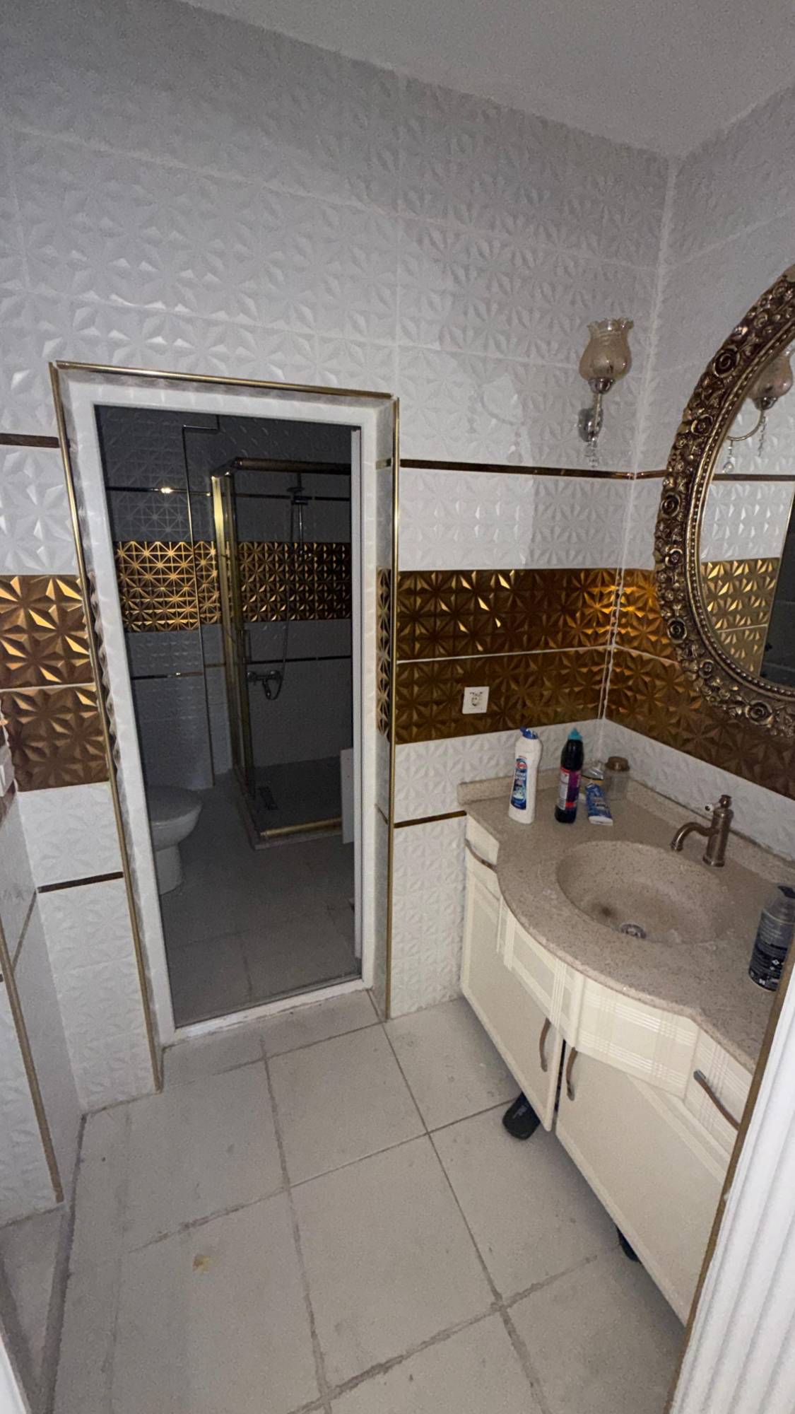 TURGUTLU KAFELER SOKAĞINDA ASANSÖRLÜ DOĞALGAZLI KİRALIK 4+1 DAİRE