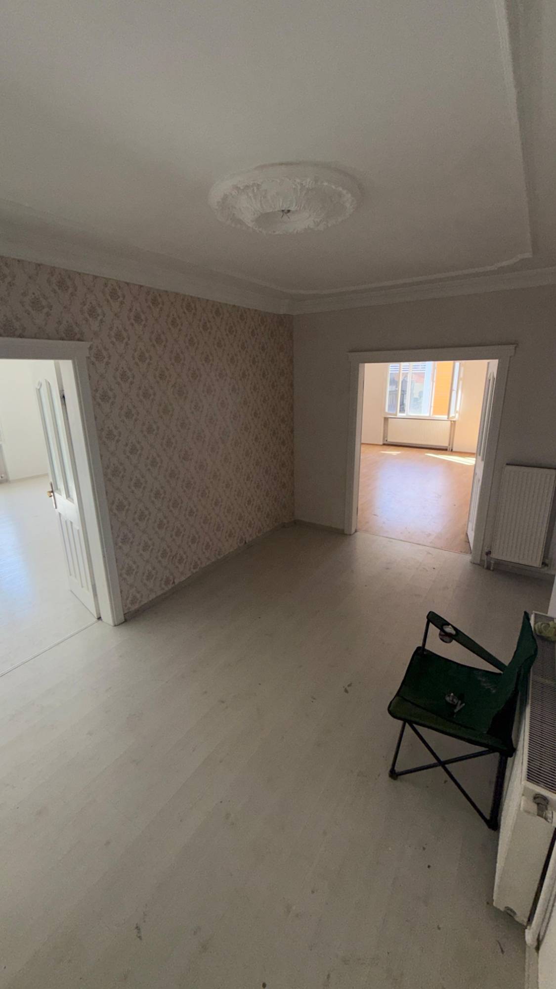 TURGUTLU KAFELER SOKAĞINDA ASANSÖRLÜ DOĞALGAZLI KİRALIK 4+1 DAİRE