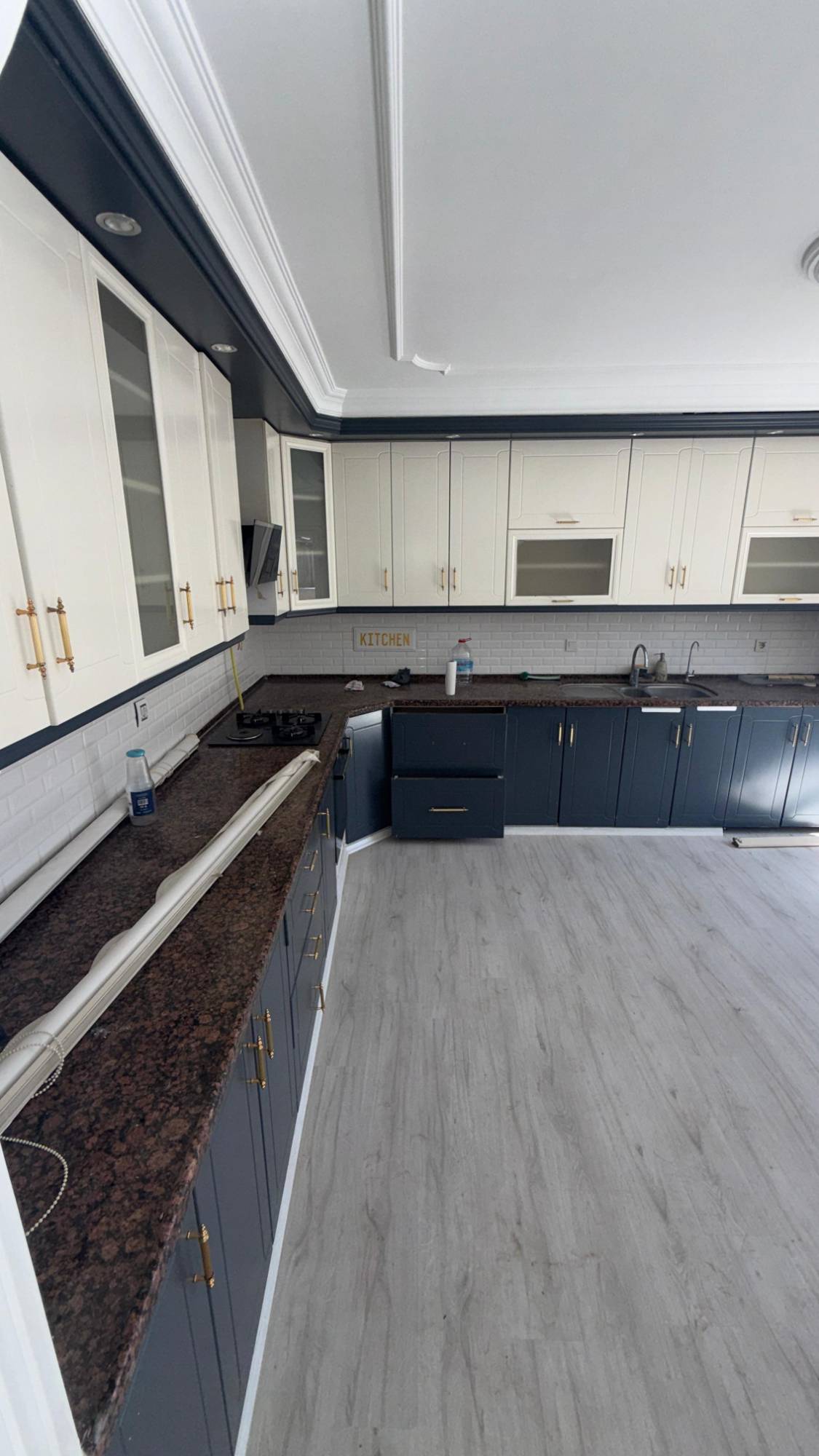 TURGUTLU KAFELER SOKAĞINDA ASANSÖRLÜ DOĞALGAZLI KİRALIK 4+1 DAİRE