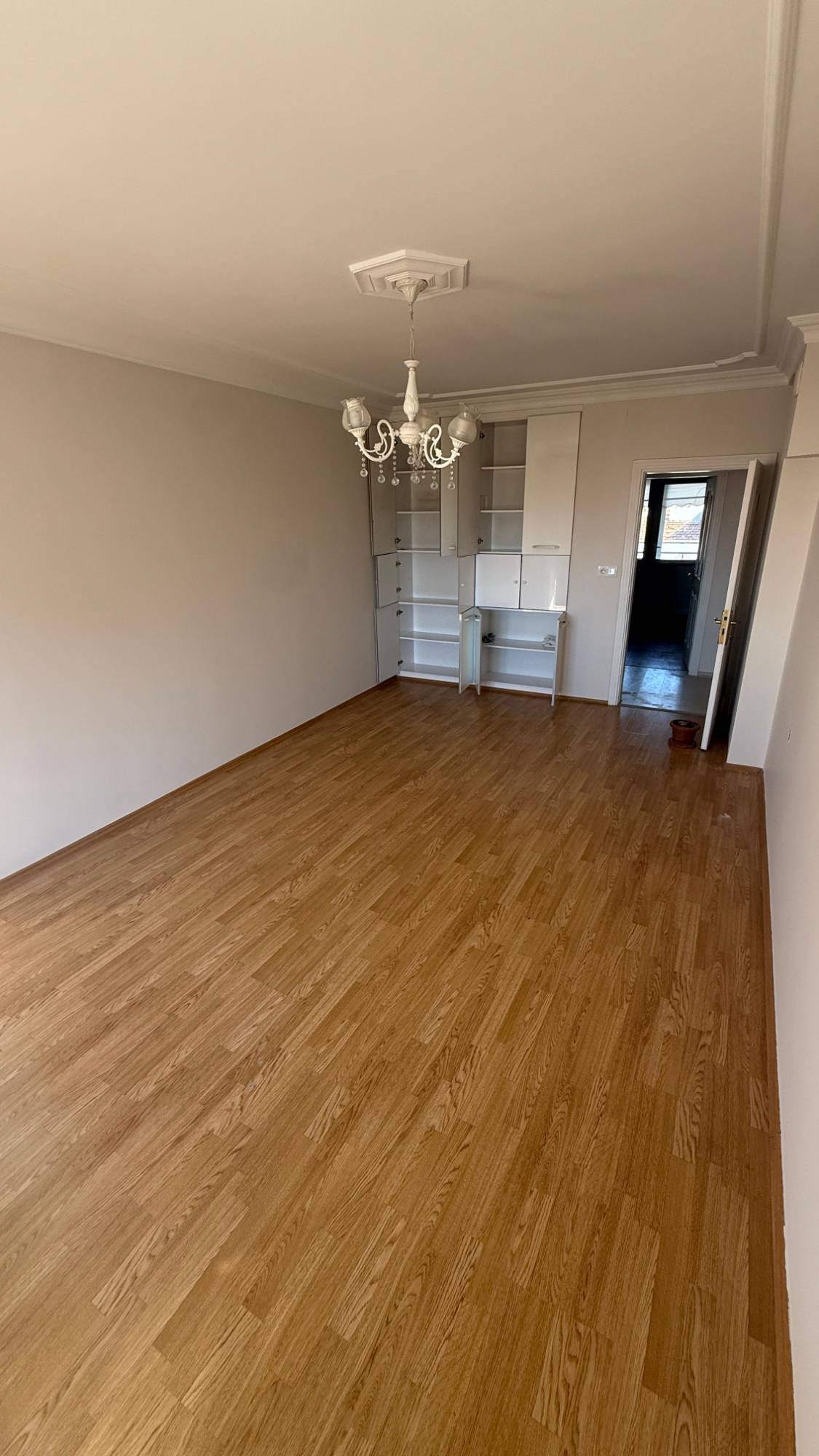 TURGUTLU KAFELER SOKAĞINDA ASANSÖRLÜ DOĞALGAZLI KİRALIK 4+1 DAİRE