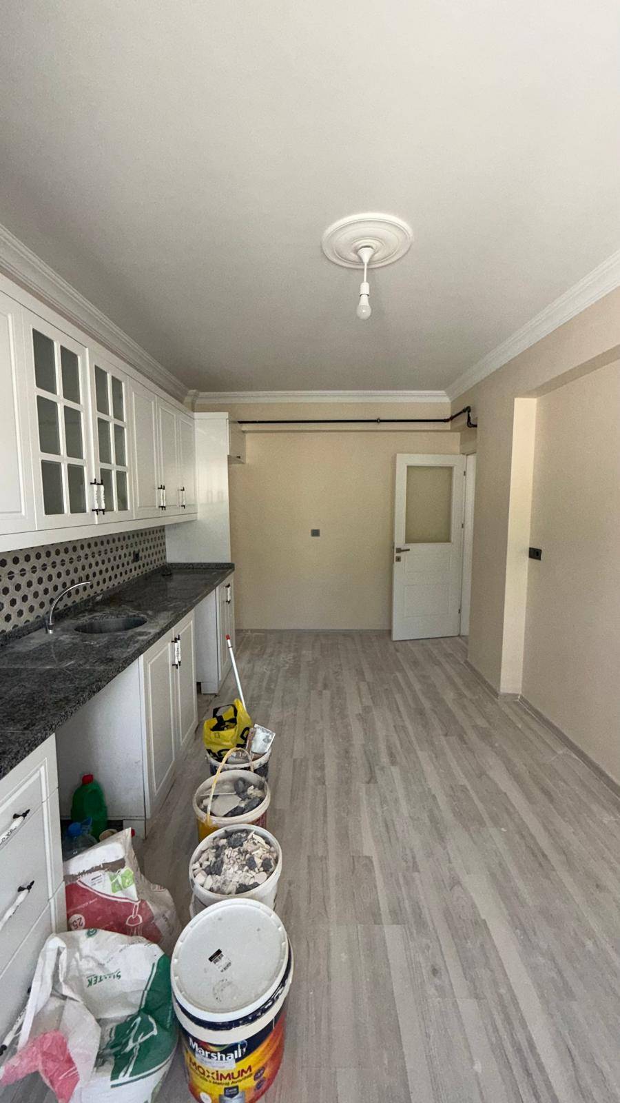ERGENEKON MAHALLESİ 3+1 OTOPARK ÜSTÜ GENİŞ FERAH KİRALIK DAİRE