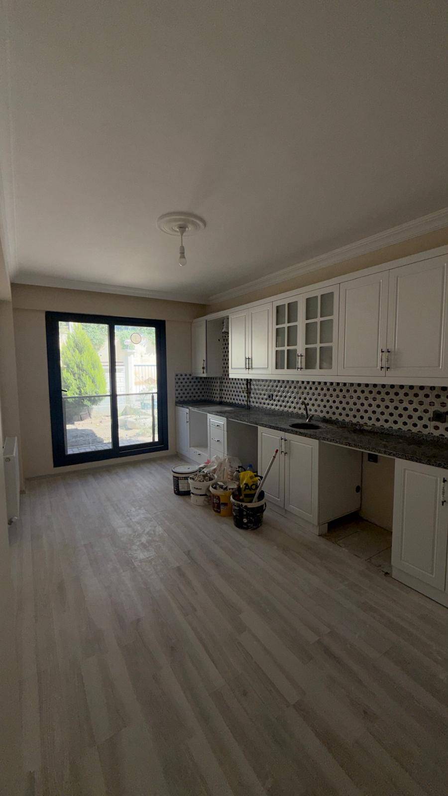 ERGENEKON MAHALLESİ 3+1 OTOPARK ÜSTÜ GENİŞ FERAH KİRALIK DAİRE