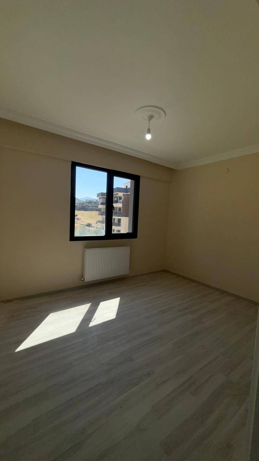 ERGENEKON MAHALLESİ 3+1 OTOPARK ÜSTÜ GENİŞ FERAH KİRALIK DAİRE