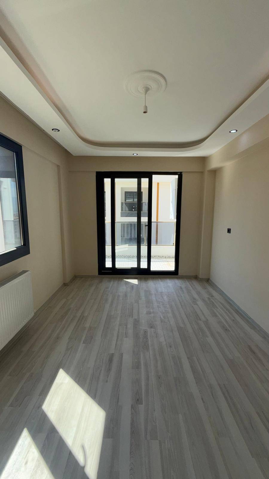 ERGENEKON MAHALLESİ 3+1 OTOPARK ÜSTÜ GENİŞ FERAH KİRALIK DAİRE