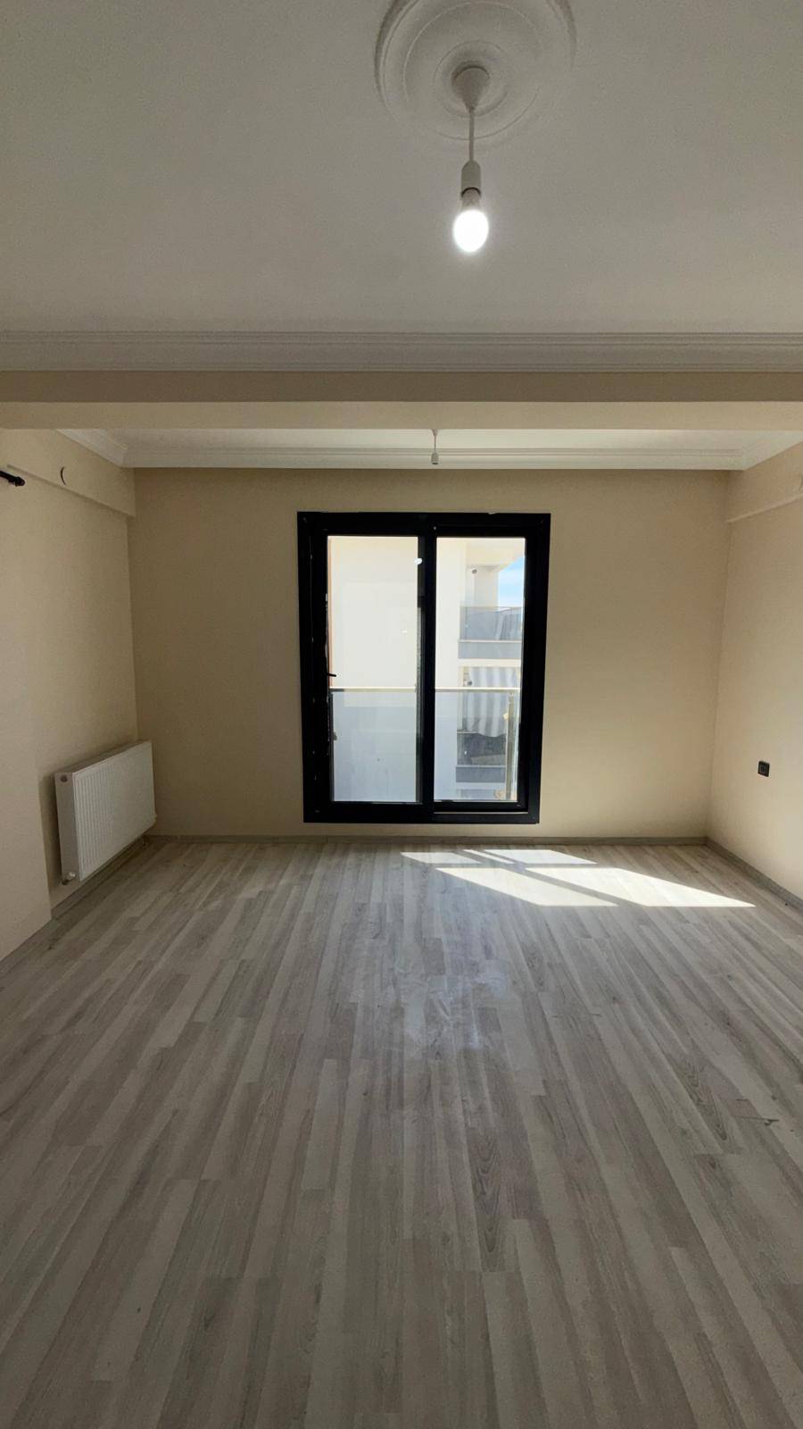 ERGENEKON MAHALLESİ 3+1 OTOPARK ÜSTÜ GENİŞ FERAH KİRALIK DAİRE