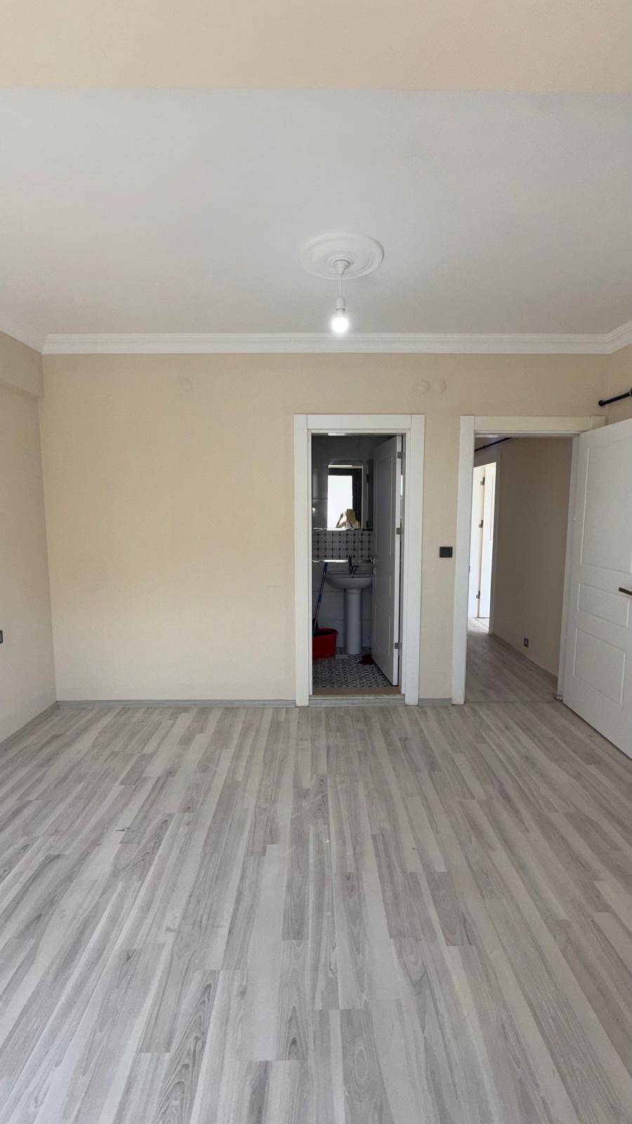 ERGENEKON MAHALLESİ 3+1 OTOPARK ÜSTÜ GENİŞ FERAH KİRALIK DAİRE