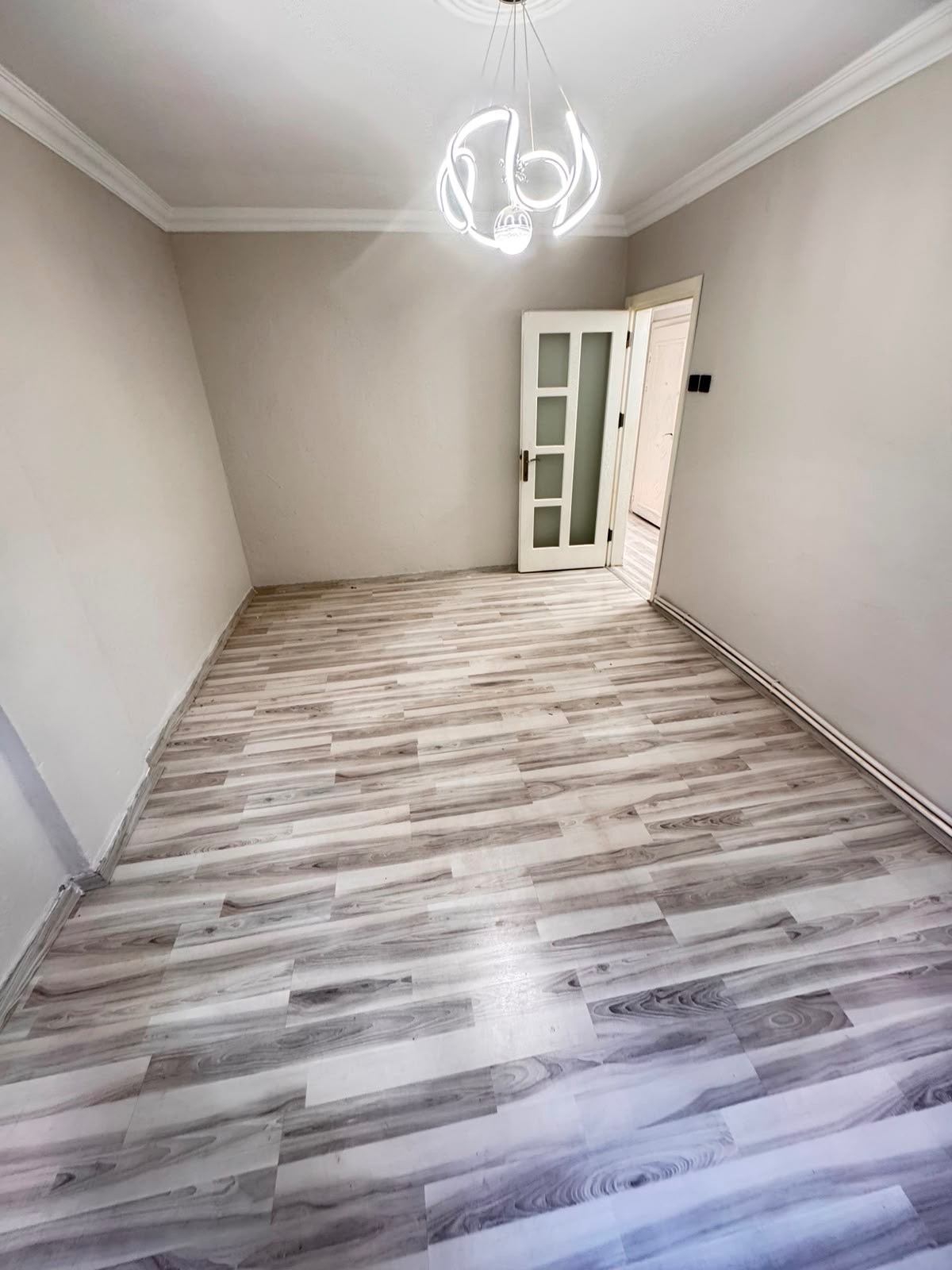 ACİL SATILIK TURAN MAH ARA KAT 2+1 D.GAZLI SATILIK DAİRE
