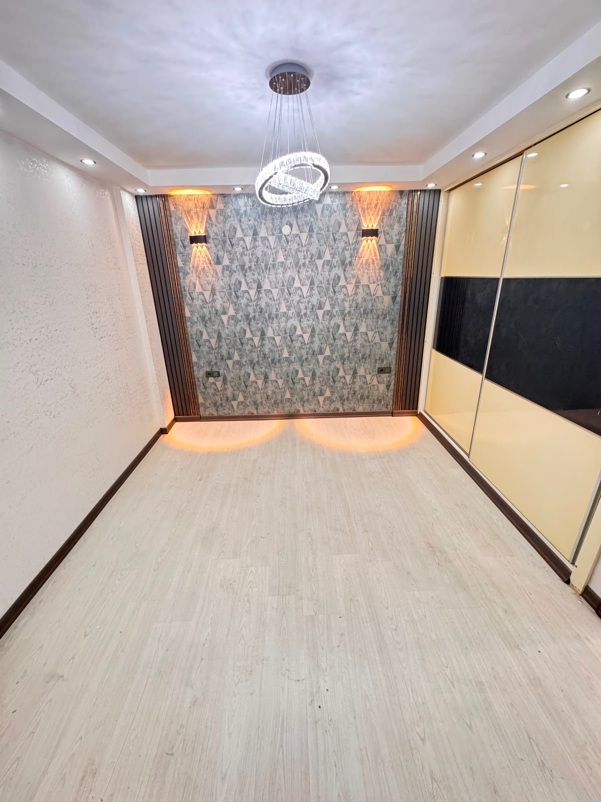 TURAN MAH 2+1 D.GAZLI ARA KAT MERKEZİ KONUMDA MASRAFSIZ SATILIK DAİRE