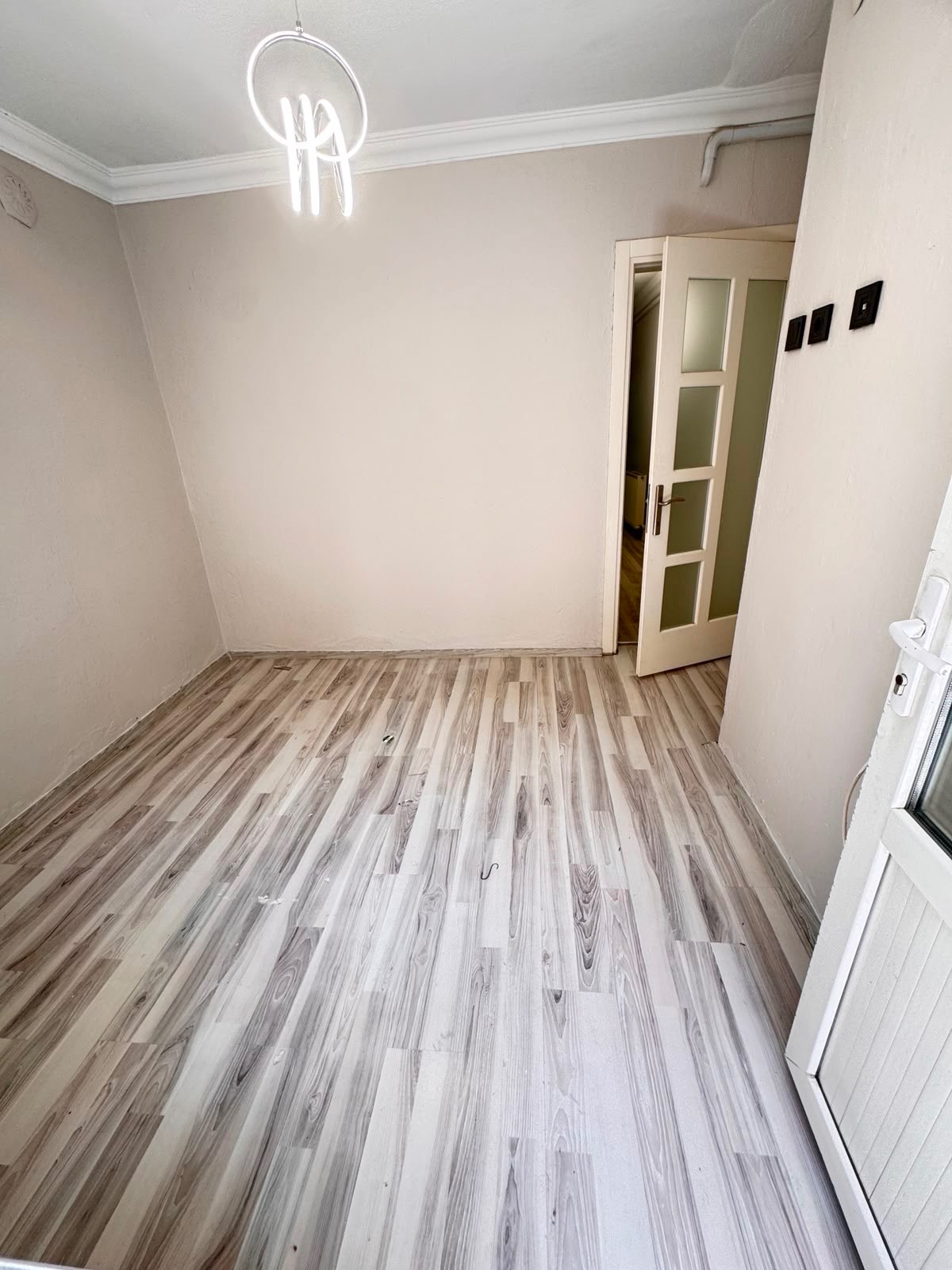 ACİL SATILIK TURAN MAH ARA KAT 2+1 D.GAZLI SATILIK DAİRE