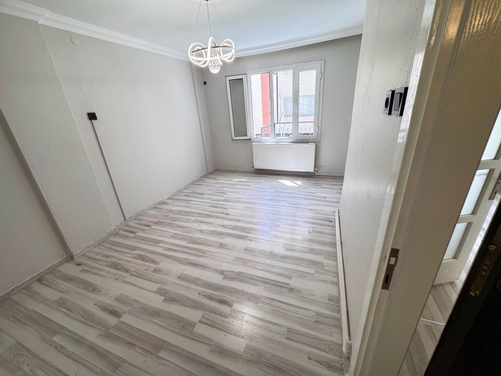 ACİL SATILIK TURAN MAH ARA KAT 2+1 D.GAZLI SATILIK DAİRE