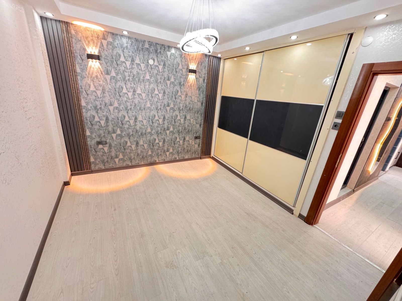 TURAN MAH 2+1 D.GAZLI ARA KAT MERKEZİ KONUMDA MASRAFSIZ SATILIK DAİRE