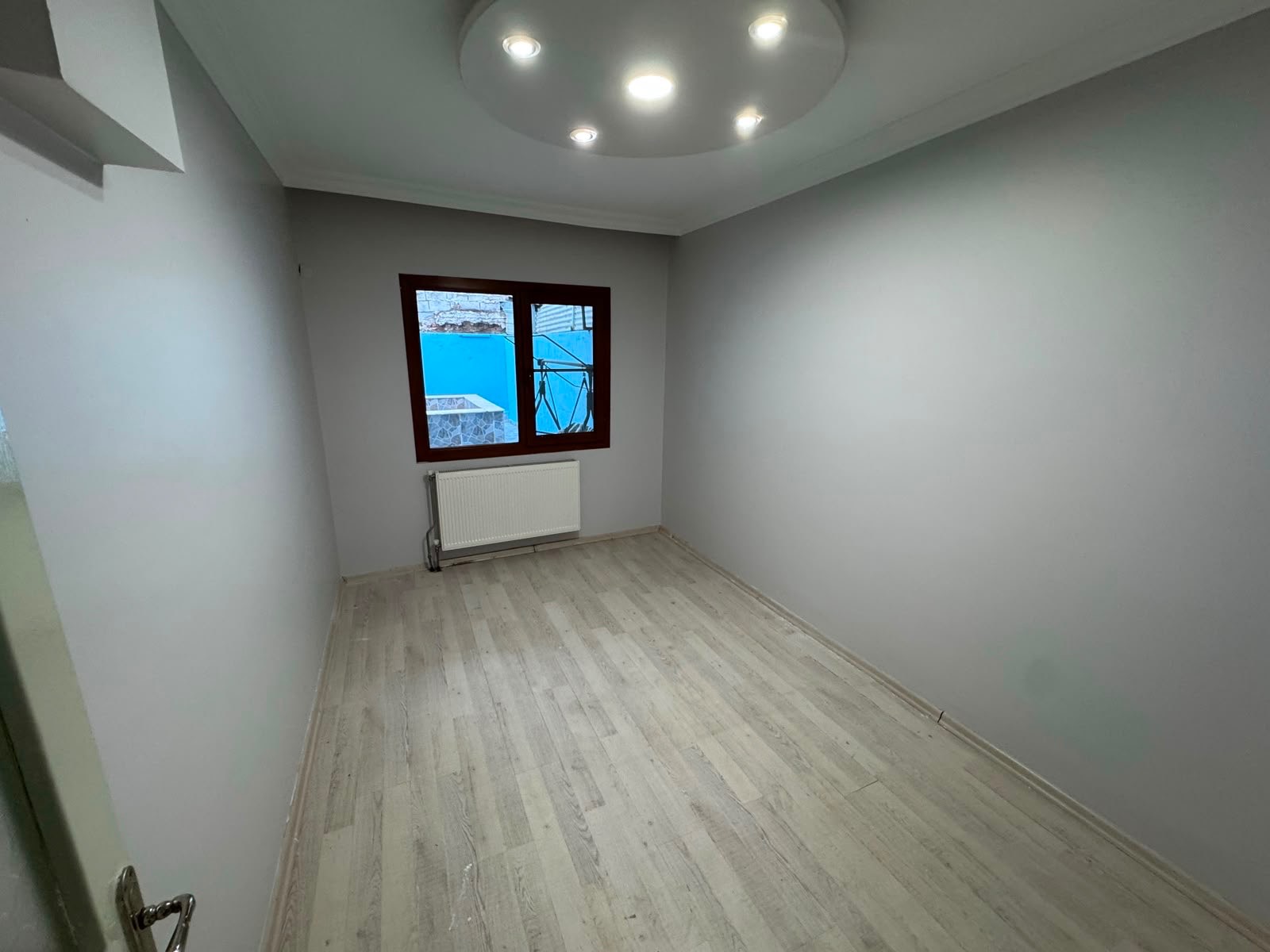 SEVİNÇ PARKI YAKINI 3+1 BAHÇELİ GENİŞ ZEMİN SATILIK DAİRE