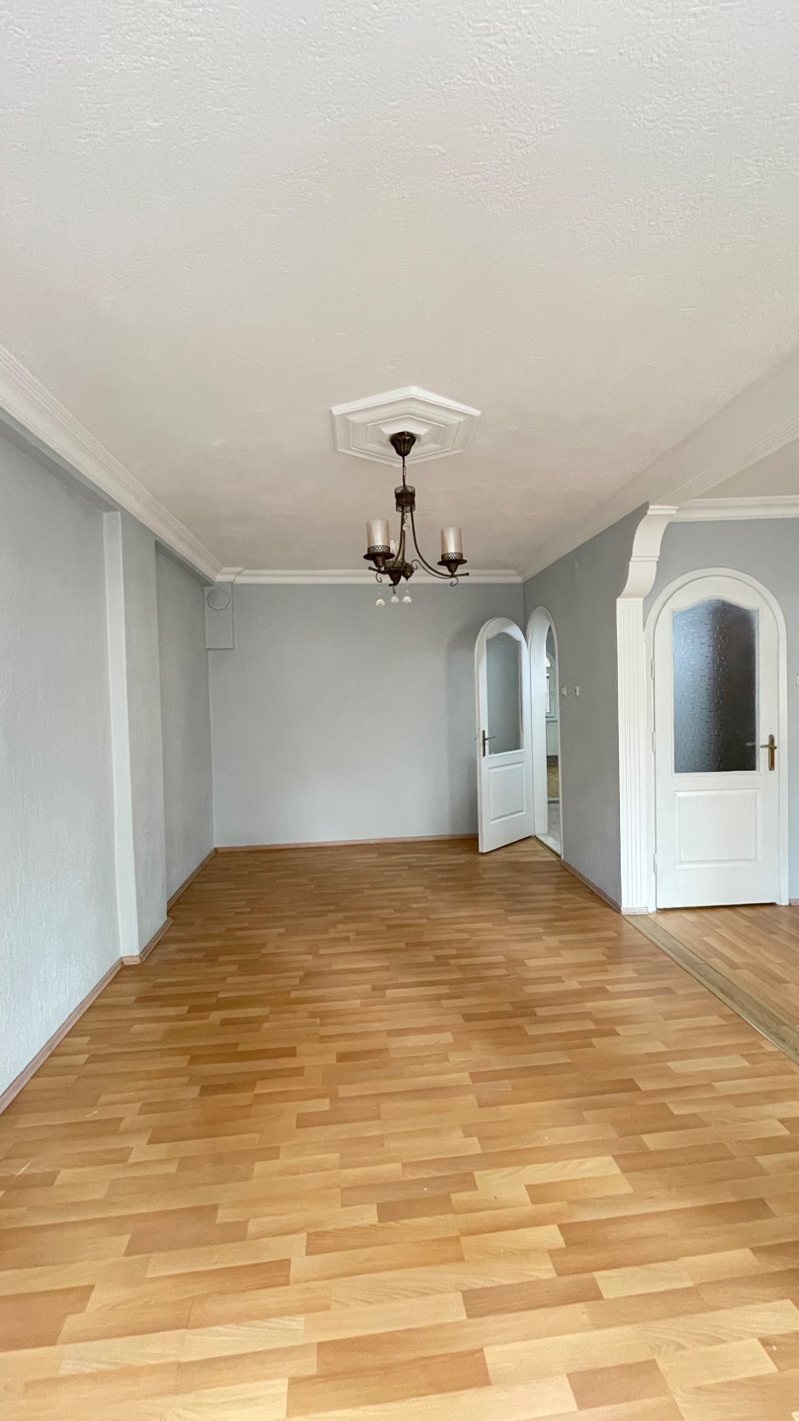 TURGUTLU CUMHURİYET MAHALLESİ’NDE ESKİ MANİSA YOLU CADDESİ ÜZERİNDE ZEMİN ÜSTÜ 3 + 1 DAİRE