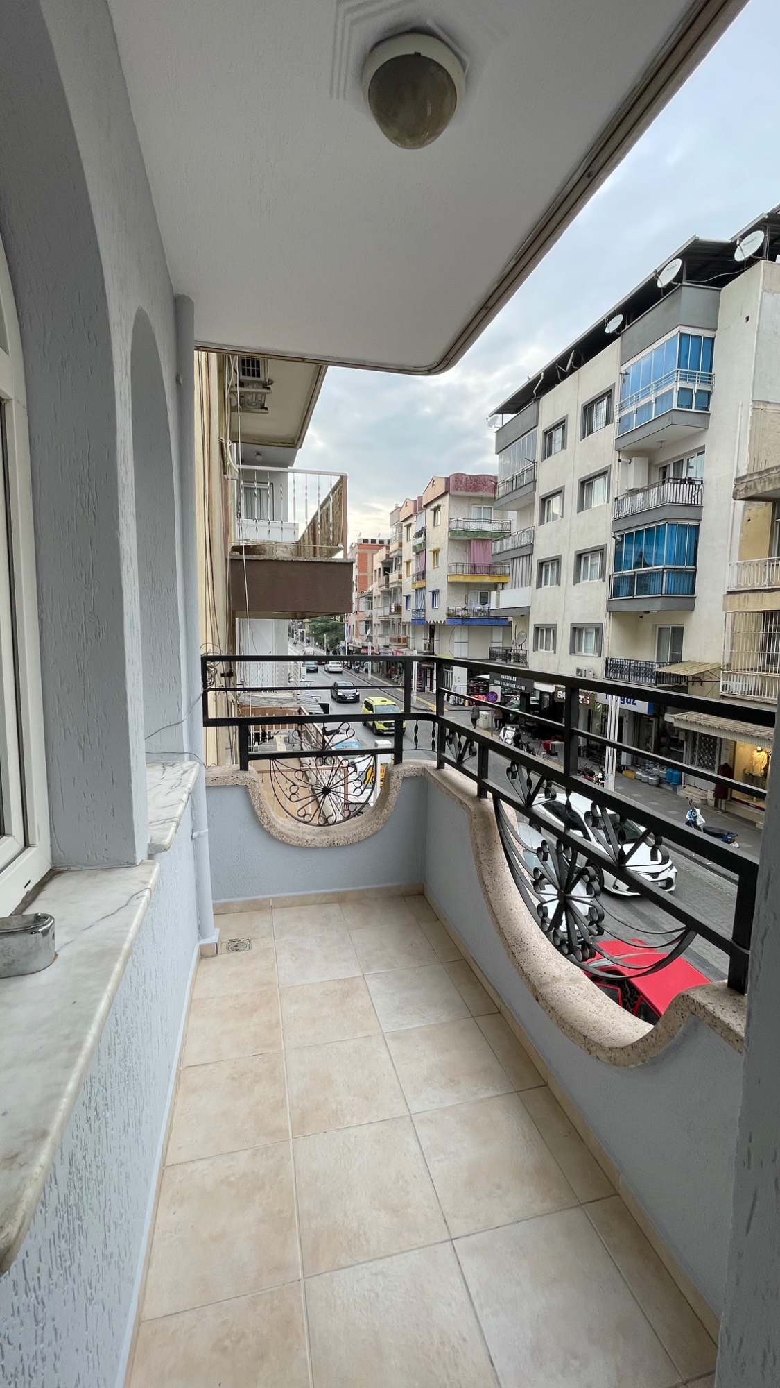 TURGUTLU CUMHURİYET MAHALLESİ’NDE ESKİ MANİSA YOLU CADDESİ ÜZERİNDE ZEMİN ÜSTÜ 3 + 1 DAİRE