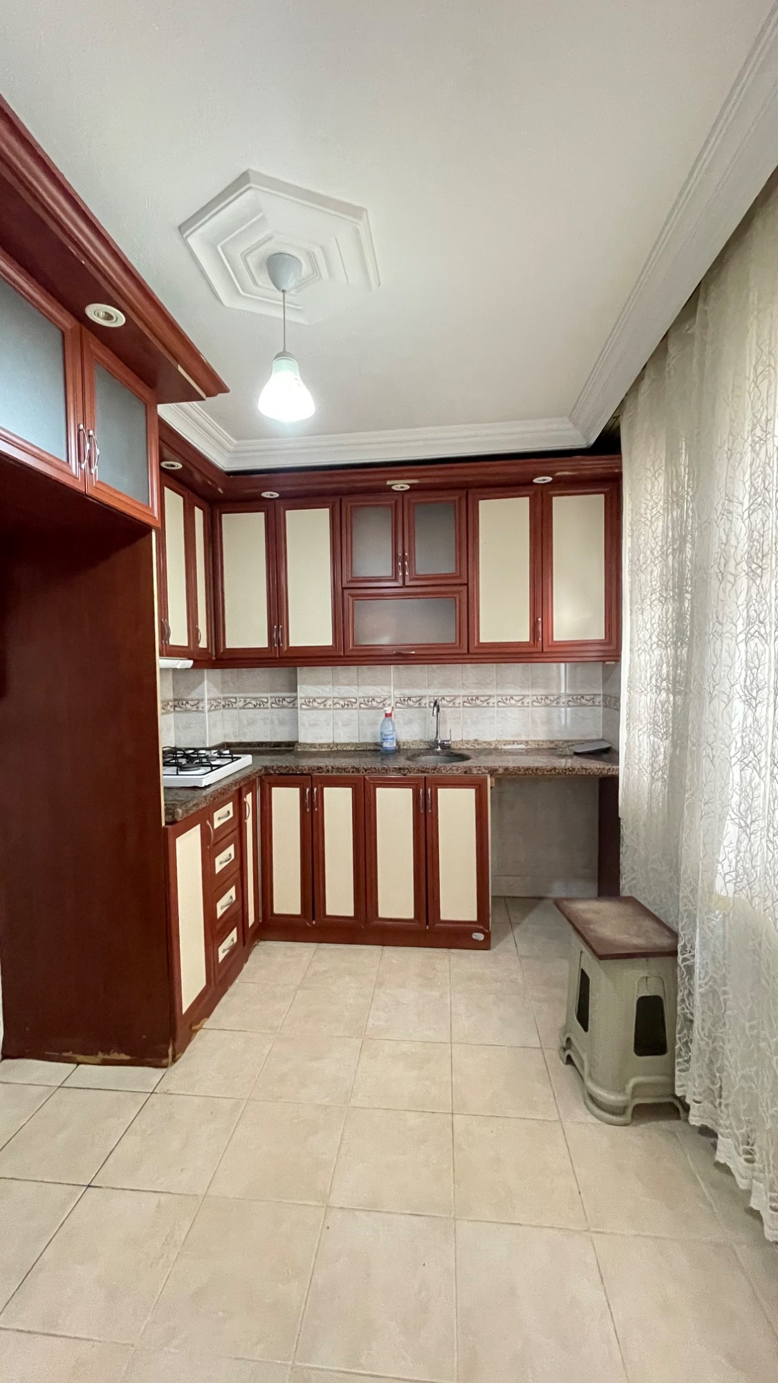 TURGUTLU CUMHURİYET MAHALLESİ’NDE ESKİ MANİSA YOLU CADDESİ ÜZERİNDE ZEMİN ÜSTÜ 3 + 1 DAİRE