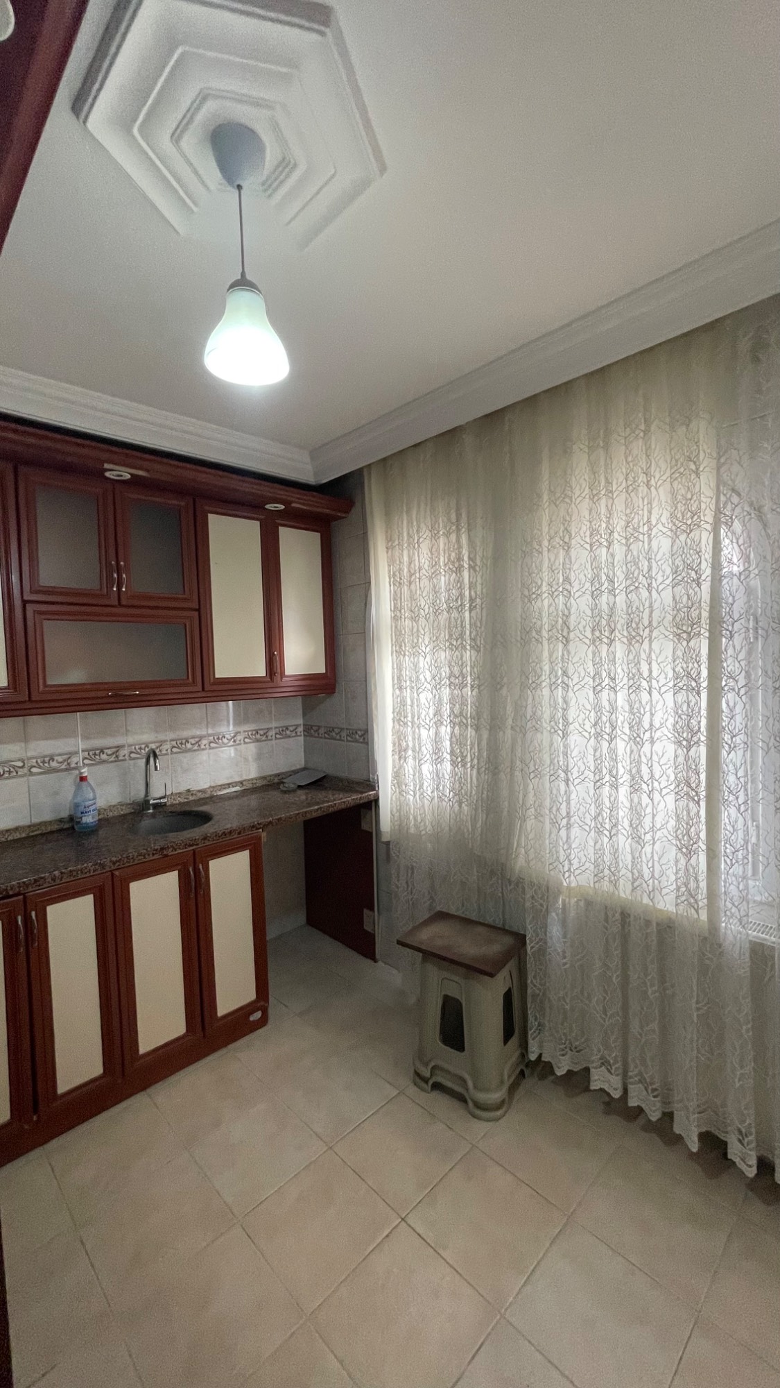 TURGUTLU CUMHURİYET MAHALLESİ’NDE ESKİ MANİSA YOLU CADDESİ ÜZERİNDE ZEMİN ÜSTÜ 3 + 1 DAİRE
