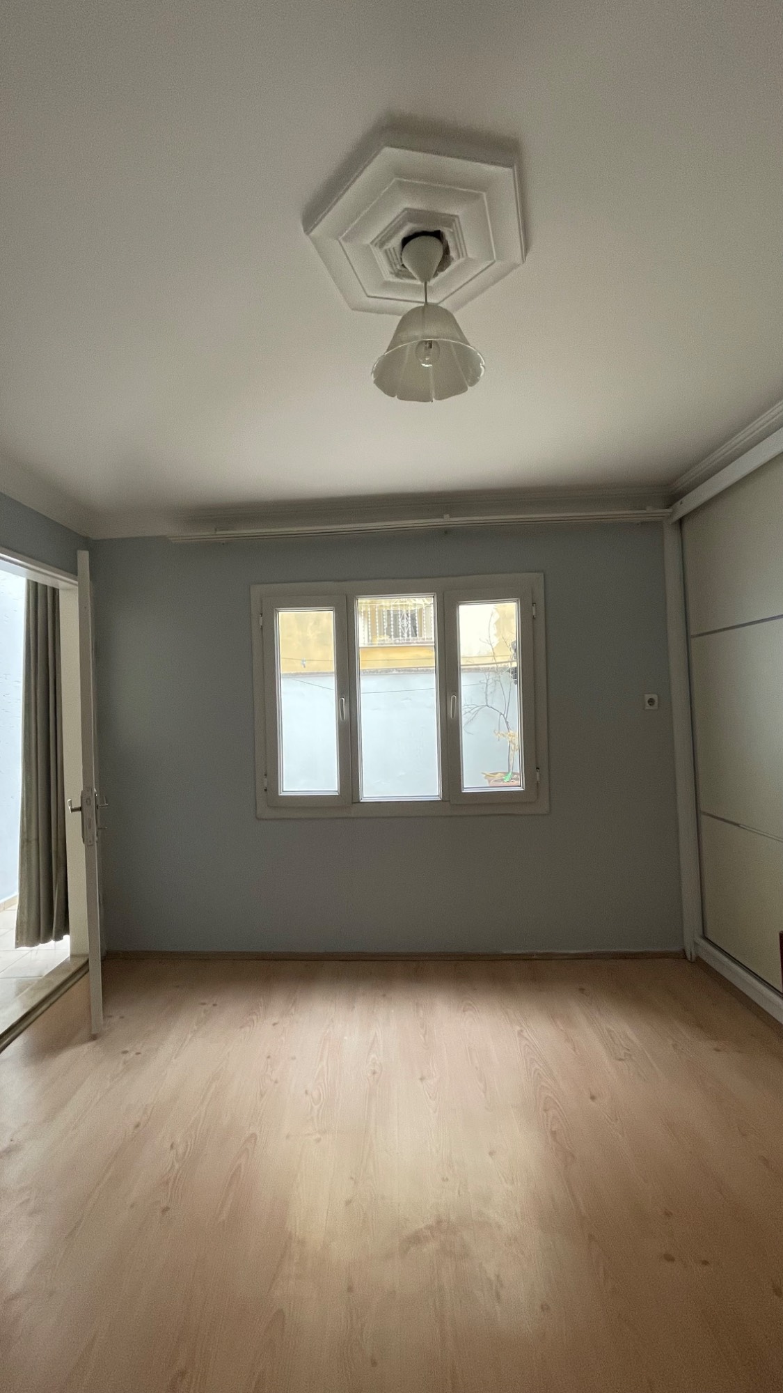 TURGUTLU CUMHURİYET MAHALLESİ’NDE ESKİ MANİSA YOLU CADDESİ ÜZERİNDE ZEMİN ÜSTÜ 3 + 1 DAİRE
