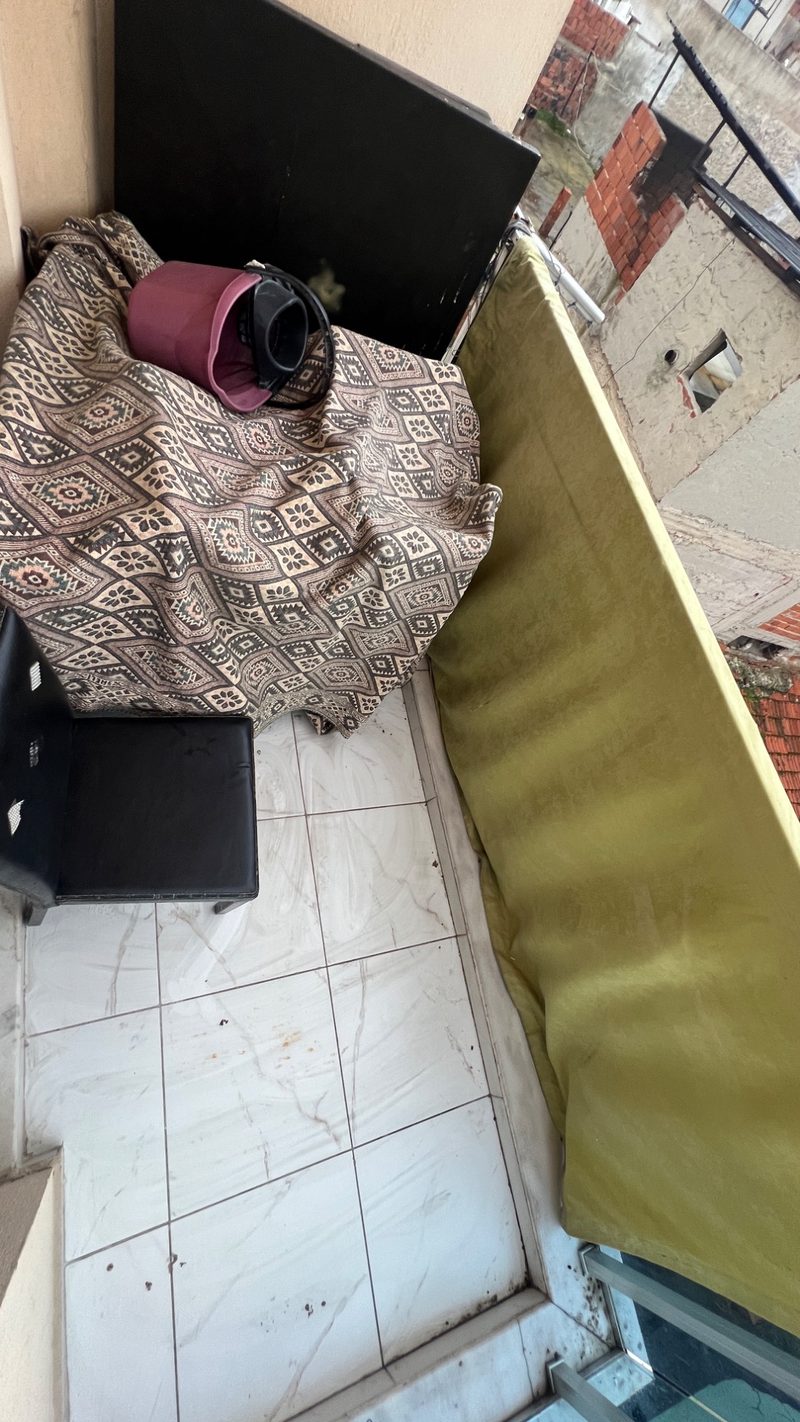 PAZARTESİ PAZARI YAKINI 3 + 1 ARA KAT DOĞALGAZLI SATILIK DAİRE 3+1