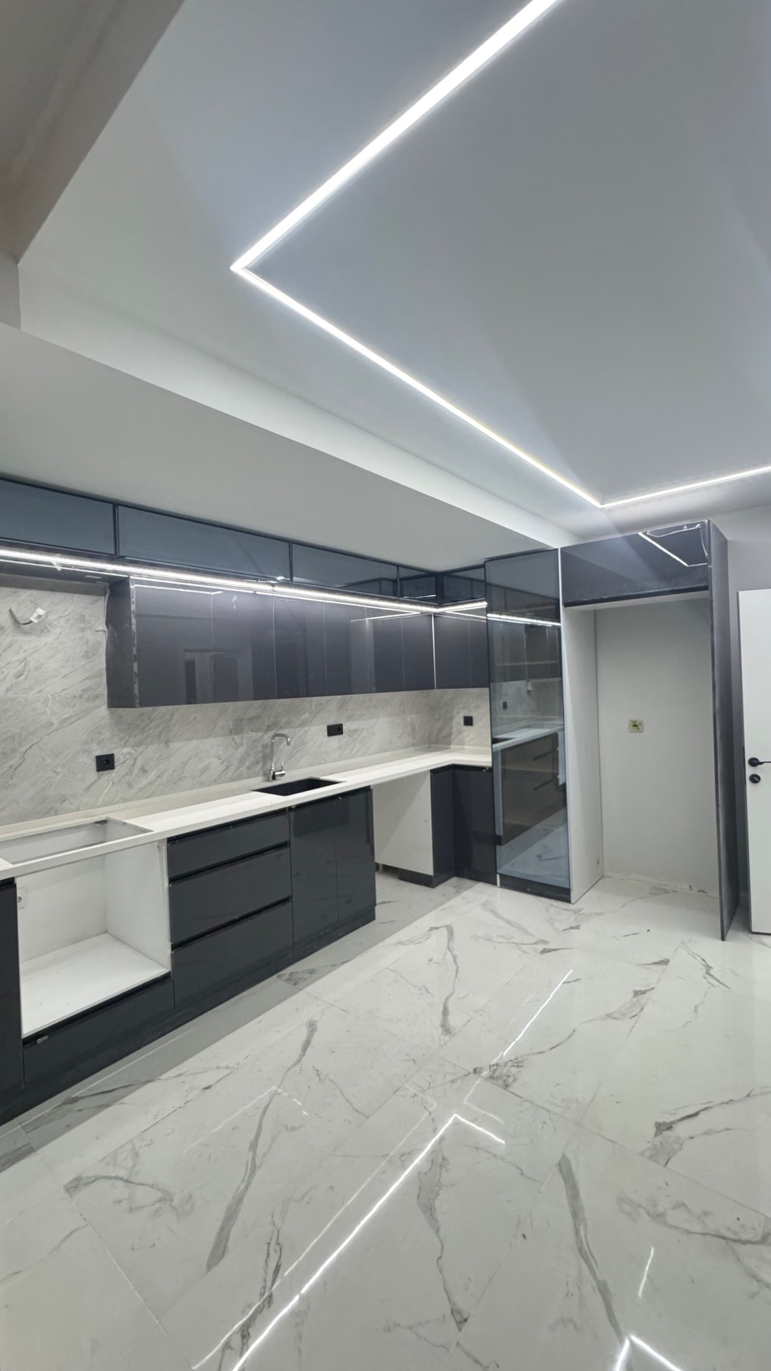 TURGUTLU SATILIK ERGENEKON MAH LÜKS İŞÇİLİKLİ YERDEN ISITMALI 2 + 1 DAİRE