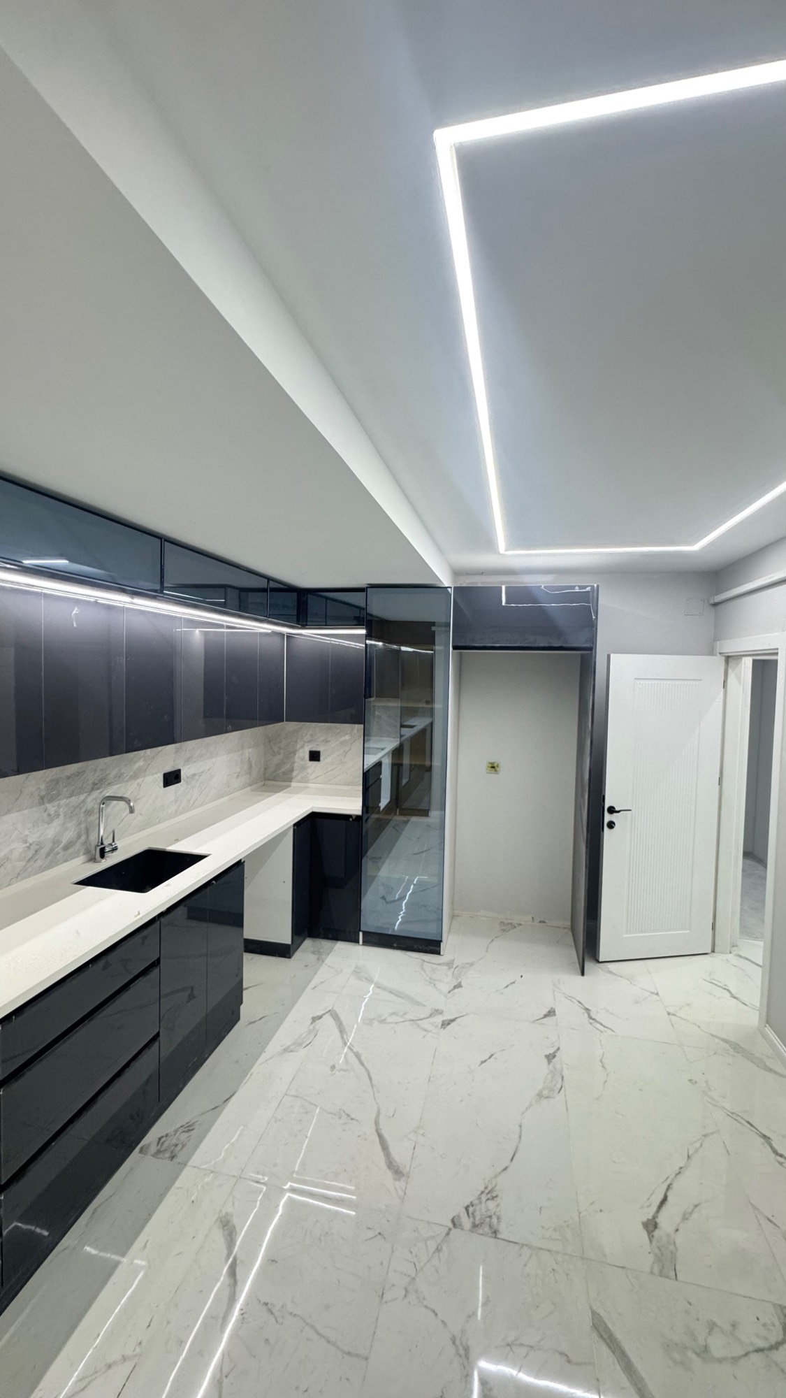 TURGUTLU SATILIK ERGENEKON MAH LÜKS İŞÇİLİKLİ YERDEN ISITMALI 2 + 1 DAİRE