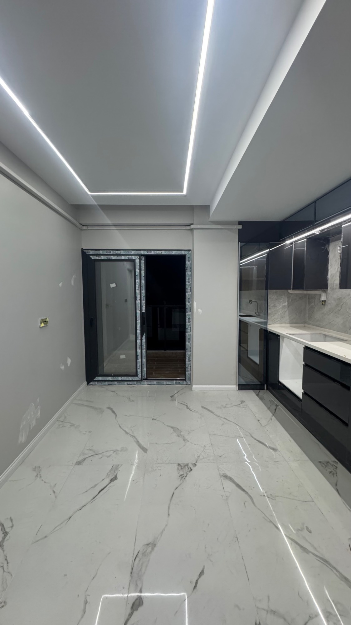 TURGUTLU SATILIK ERGENEKON MAH LÜKS İŞÇİLİKLİ YERDEN ISITMALI 2 + 1 DAİRE