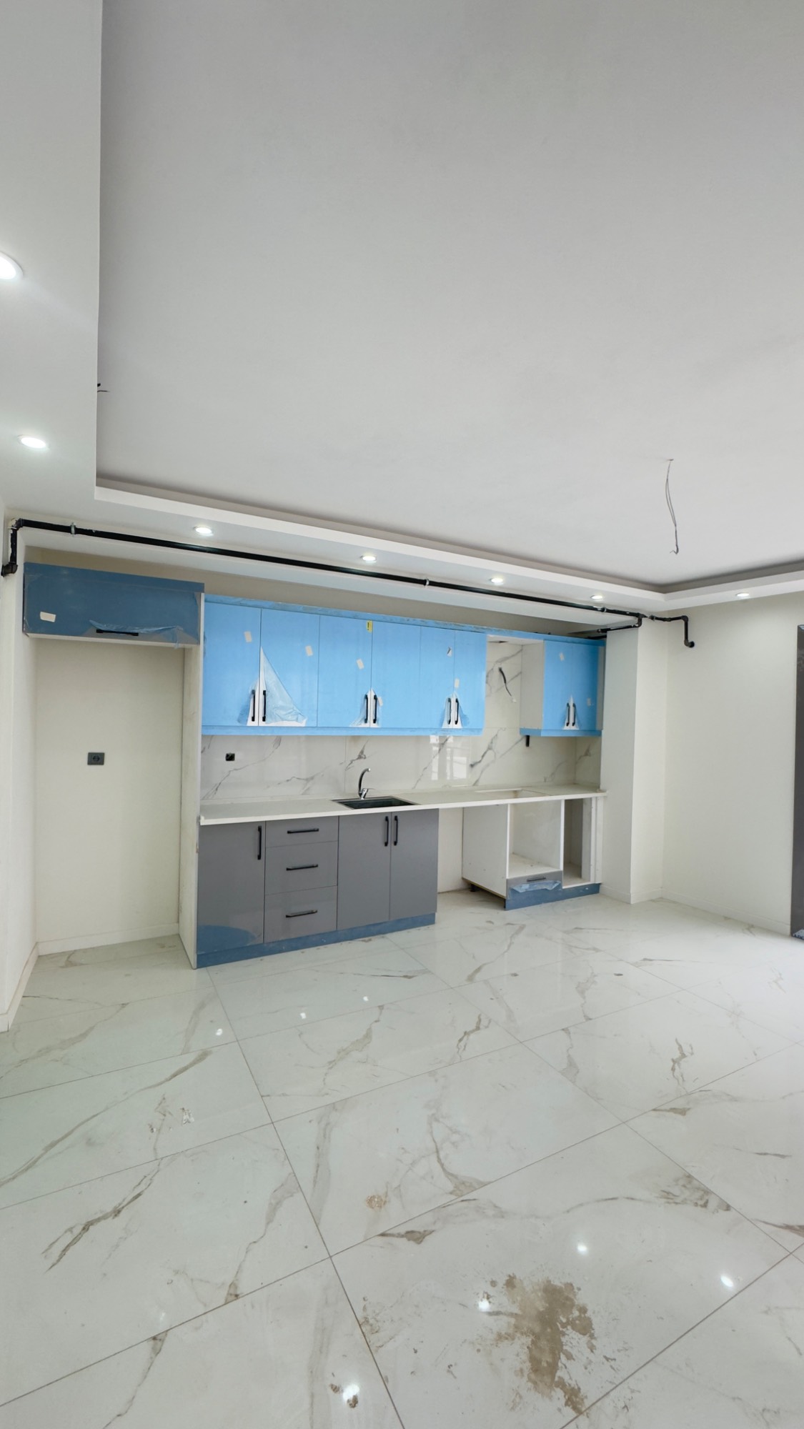 TURGUTLU ERGENEKON MAHALLESİ’NDE AÇIK MUTFAK ZEMİN KAT 3 + 1 DAİRE