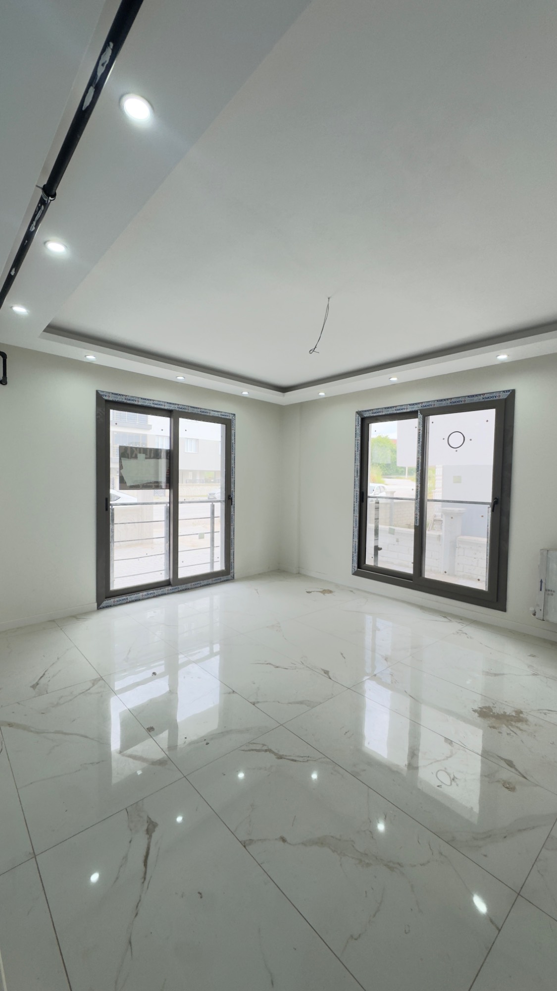 TURGUTLU ERGENEKON MAHALLESİ’NDE AÇIK MUTFAK ZEMİN KAT 3 + 1 DAİRE