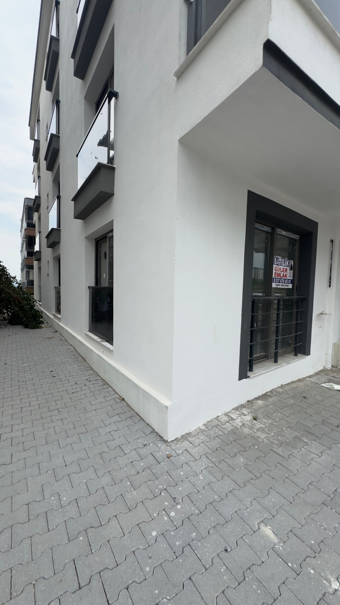 TURGUTLU ERGENEKON MAHALLESİ’NDE AÇIK MUTFAK ZEMİN KAT 3 + 1 DAİRE