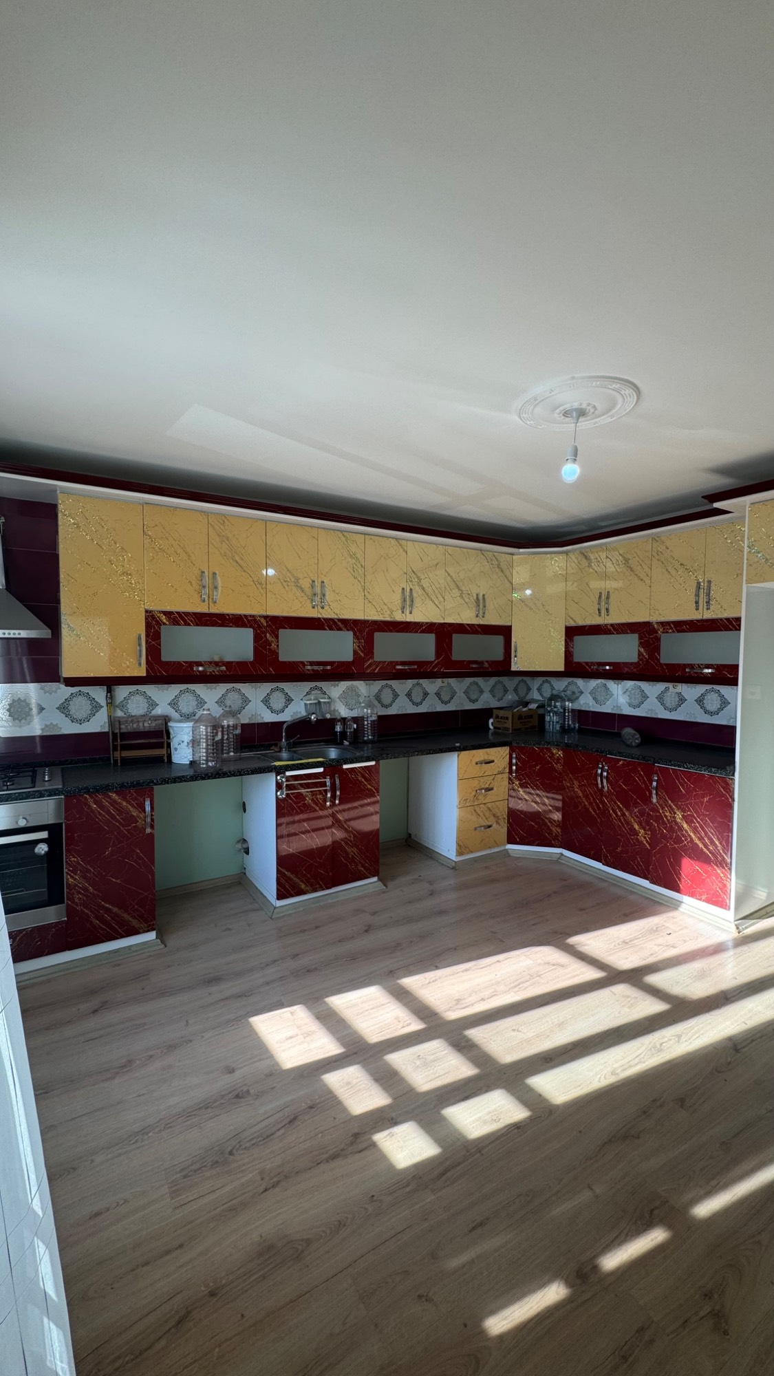 YENİ MAHALLE SON SOKAK IRLAMAZ VADİSİ KARŞISI 3 + 1 ASANSÖRLÜ DAİRE
