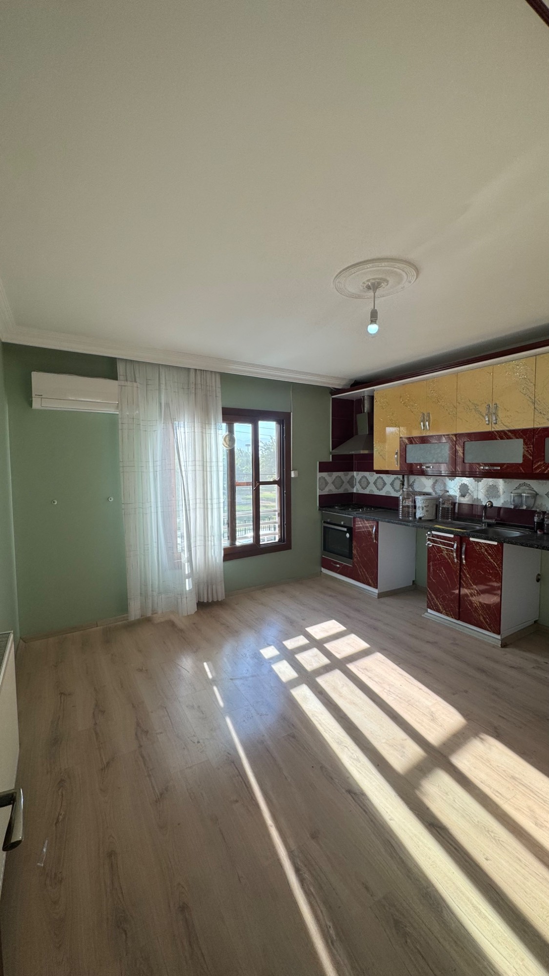 YENİ MAHALLE SON SOKAK IRLAMAZ VADİSİ KARŞISI 3 + 1 ASANSÖRLÜ DAİRE