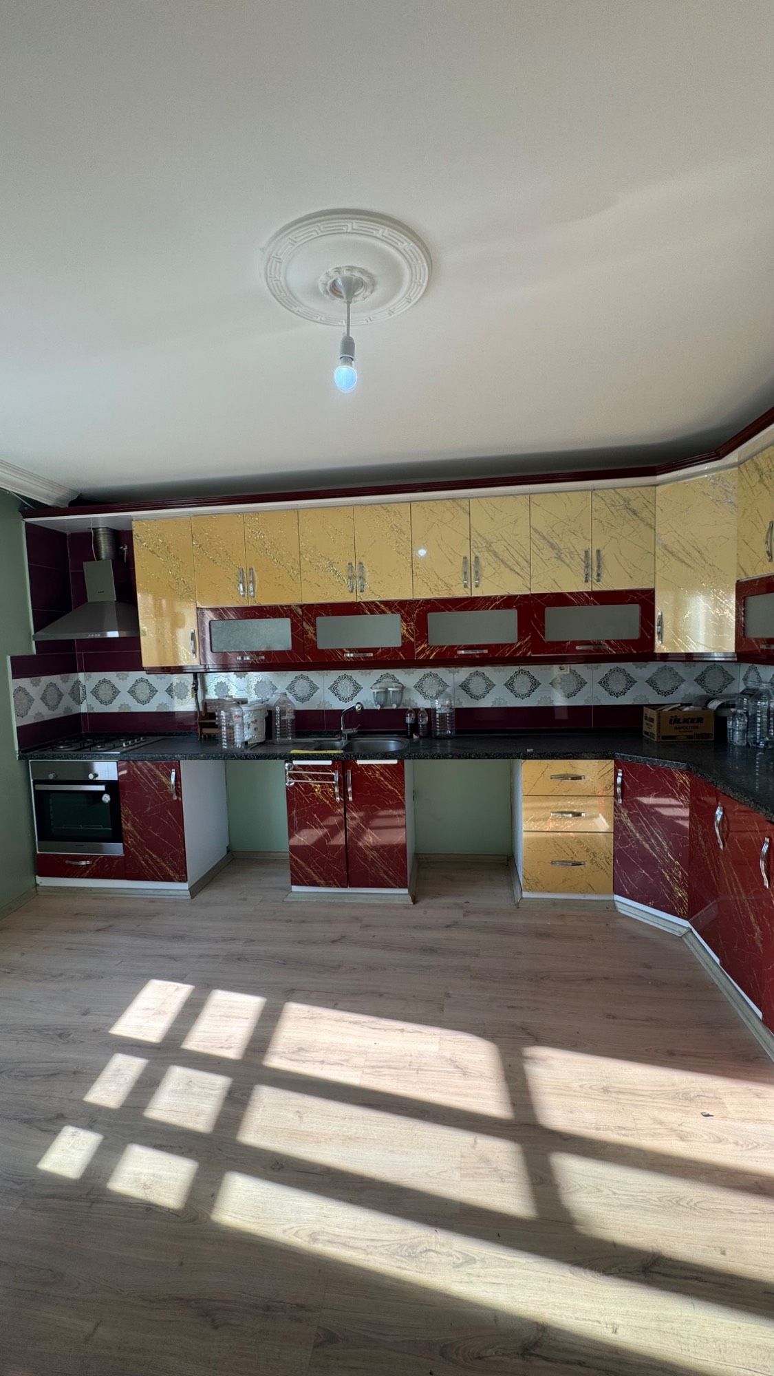 YENİ MAHALLE SON SOKAK IRLAMAZ VADİSİ KARŞISI 3 + 1 ASANSÖRLÜ DAİRE