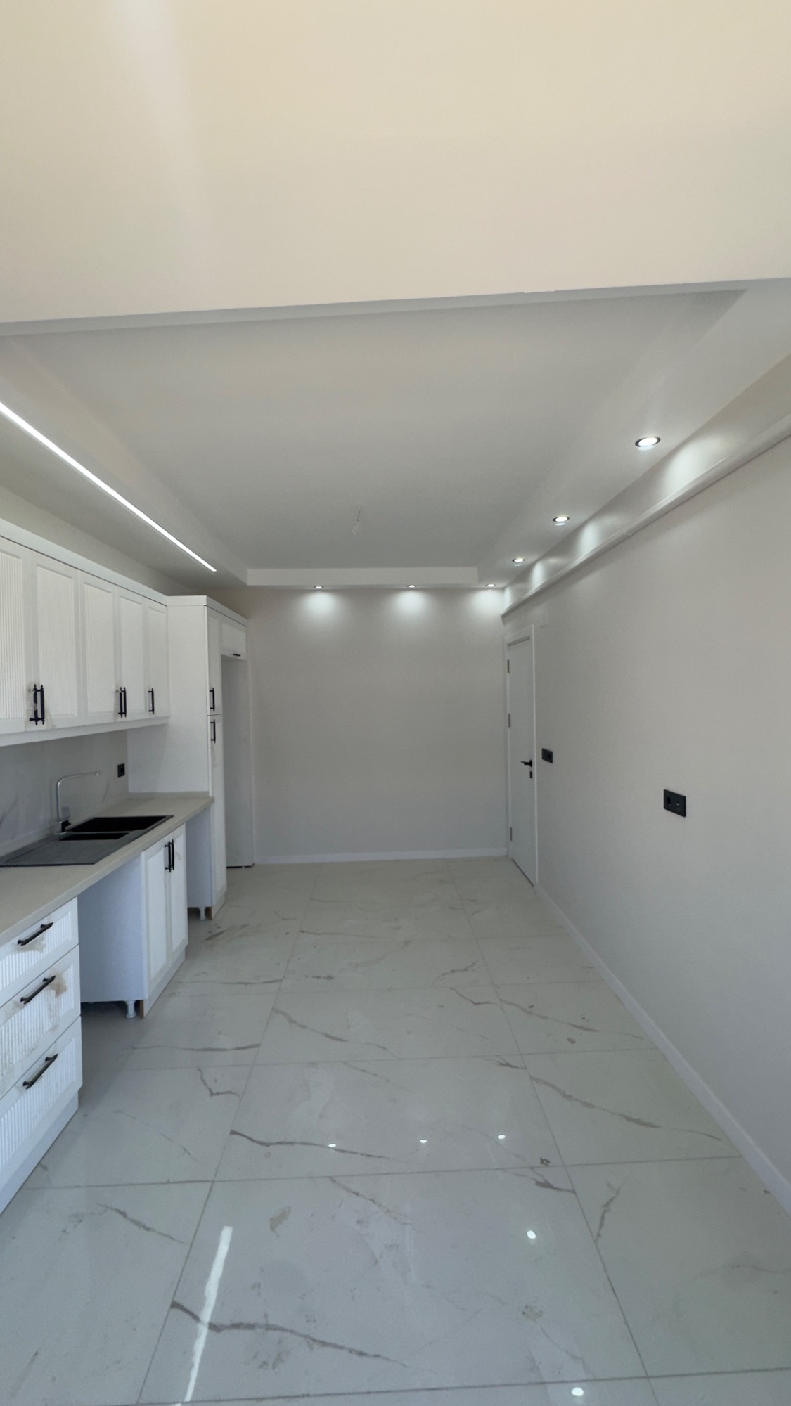 ERGENEKON MAHALLESİ’NDE GENİŞ 2 + 1 LÜKS DAİRE
