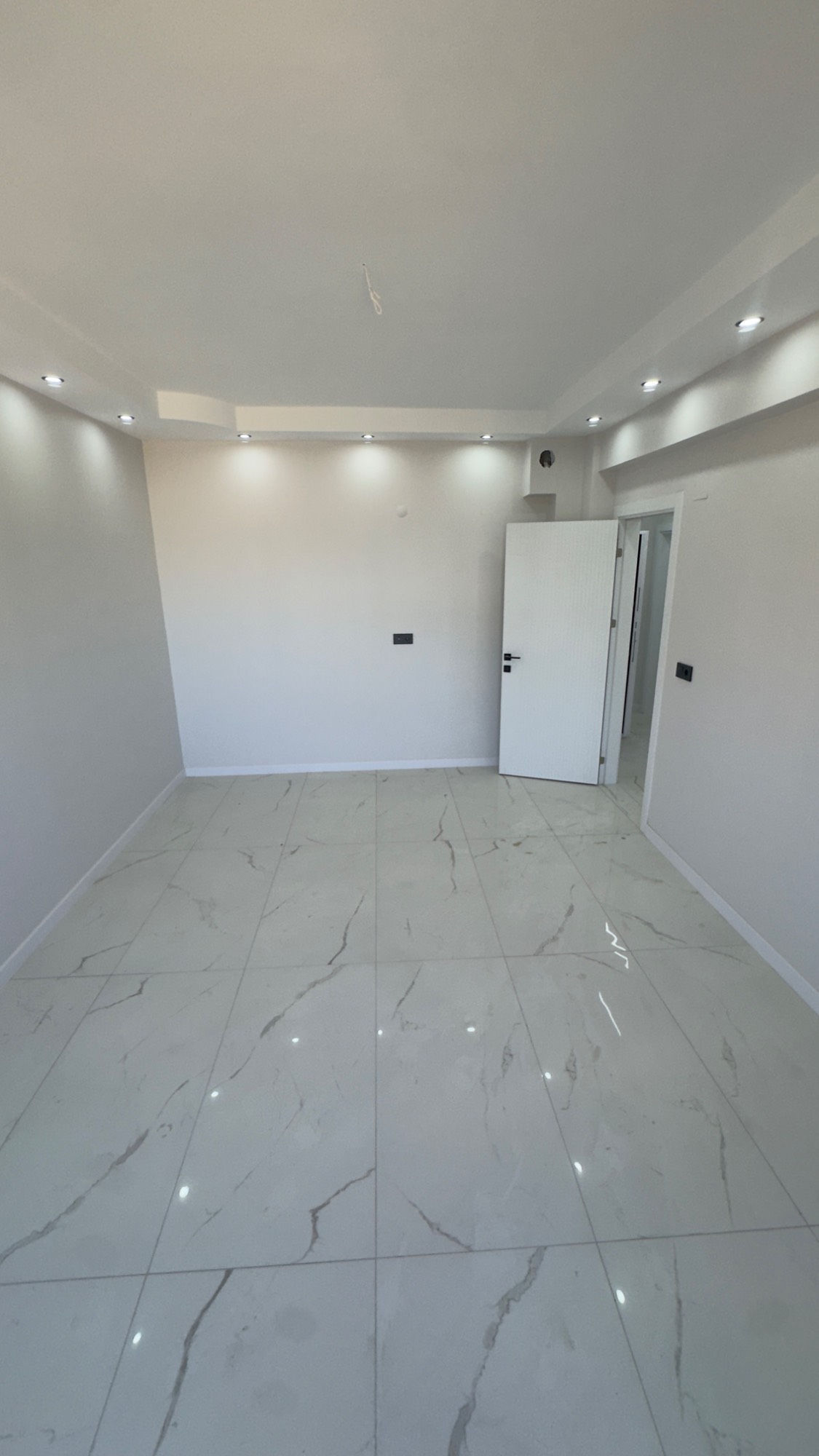 ERGENEKON MAHALLESİ’NDE GENİŞ 2 + 1 LÜKS DAİRE